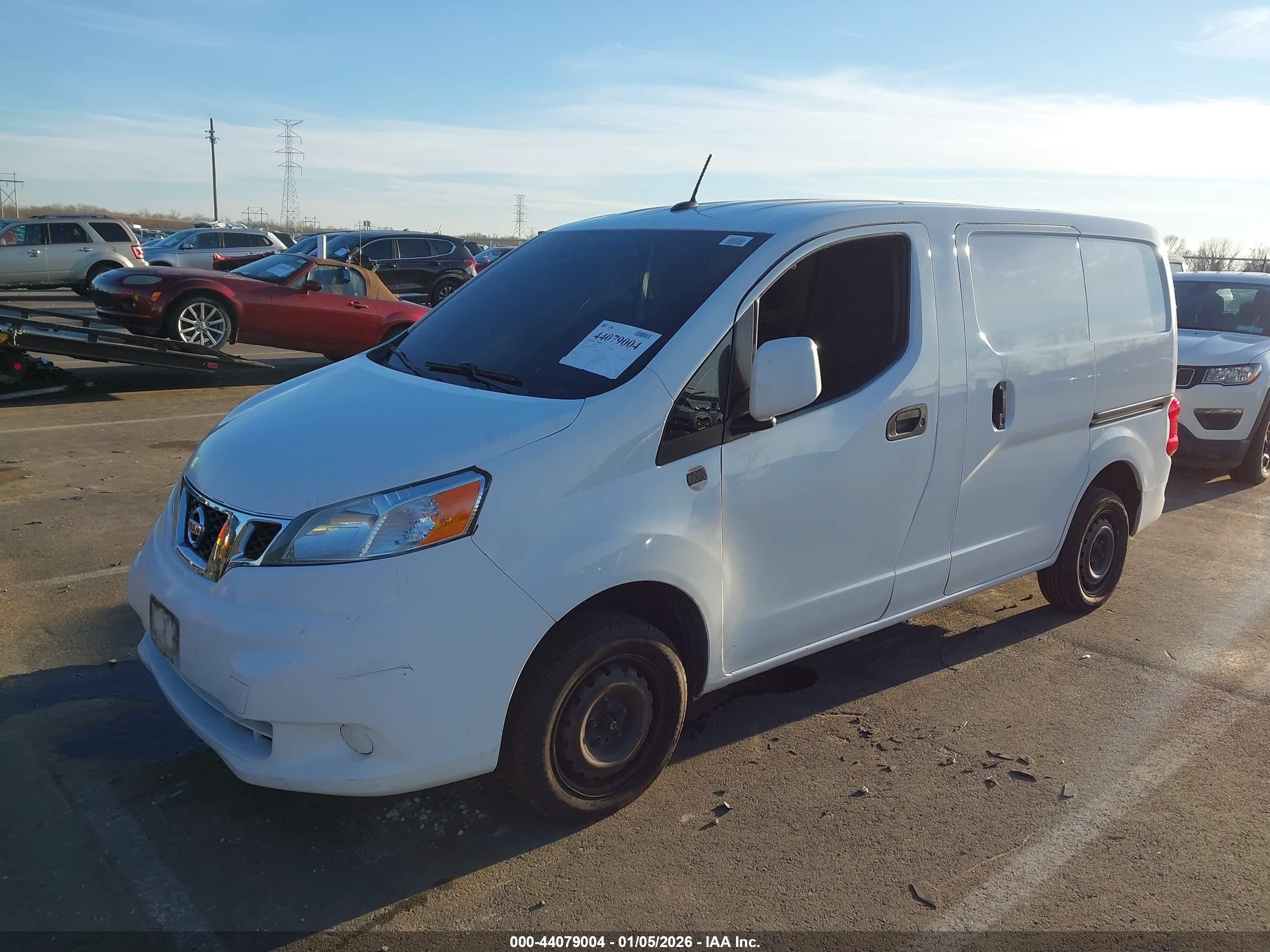 NISSAN NV200 image 2
