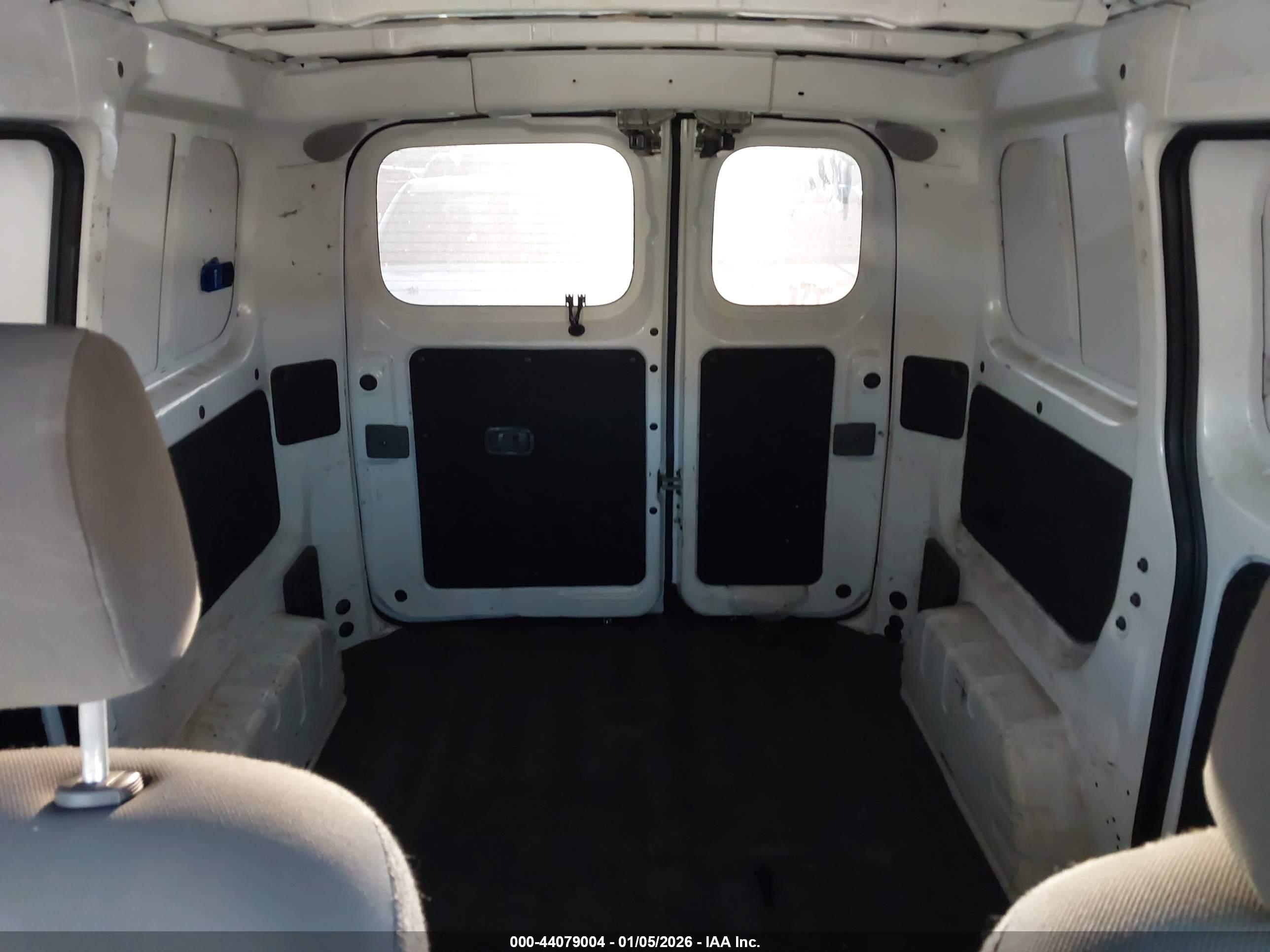 NISSAN NV200 image 8