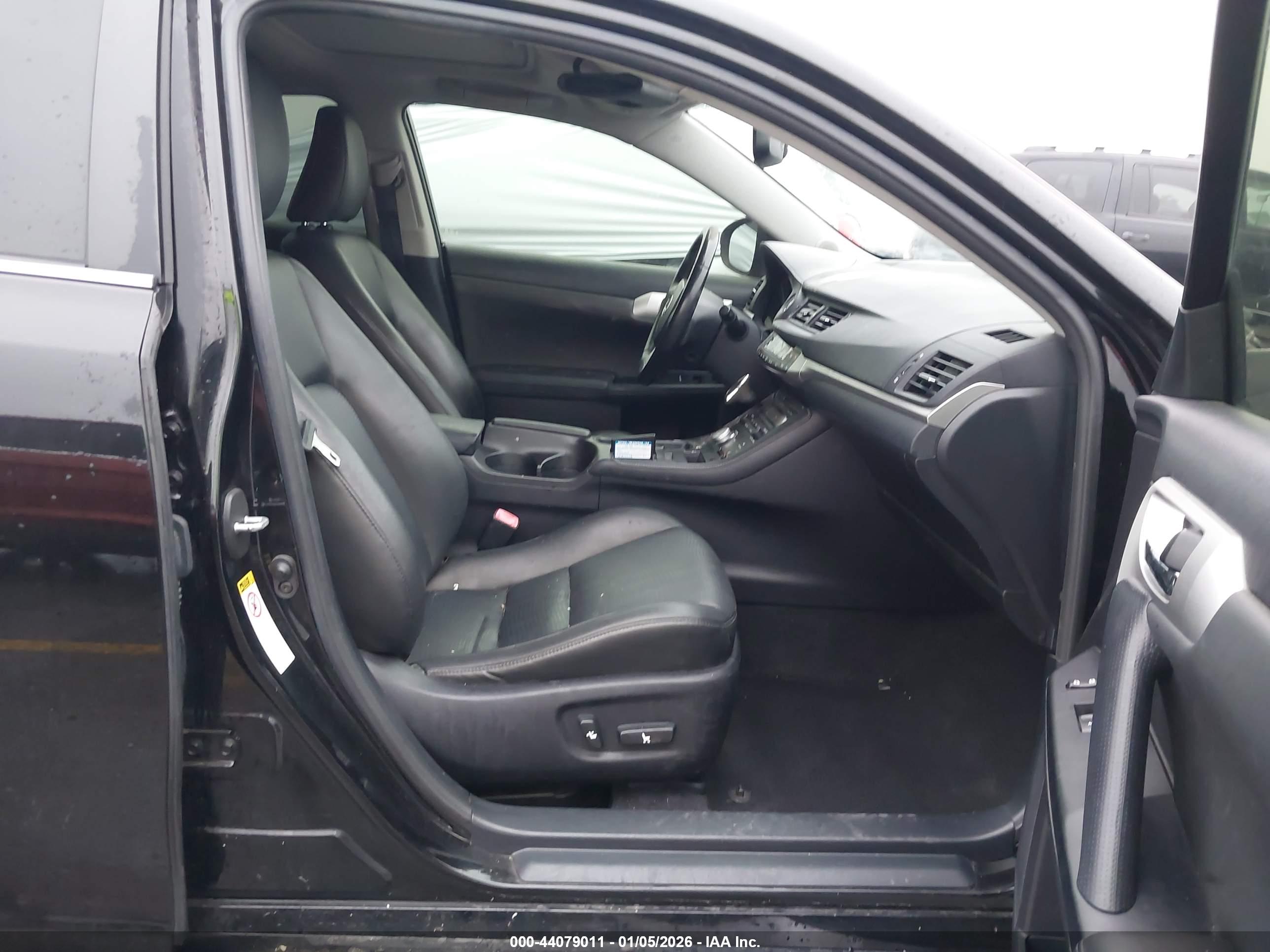 LEXUS CT image 5