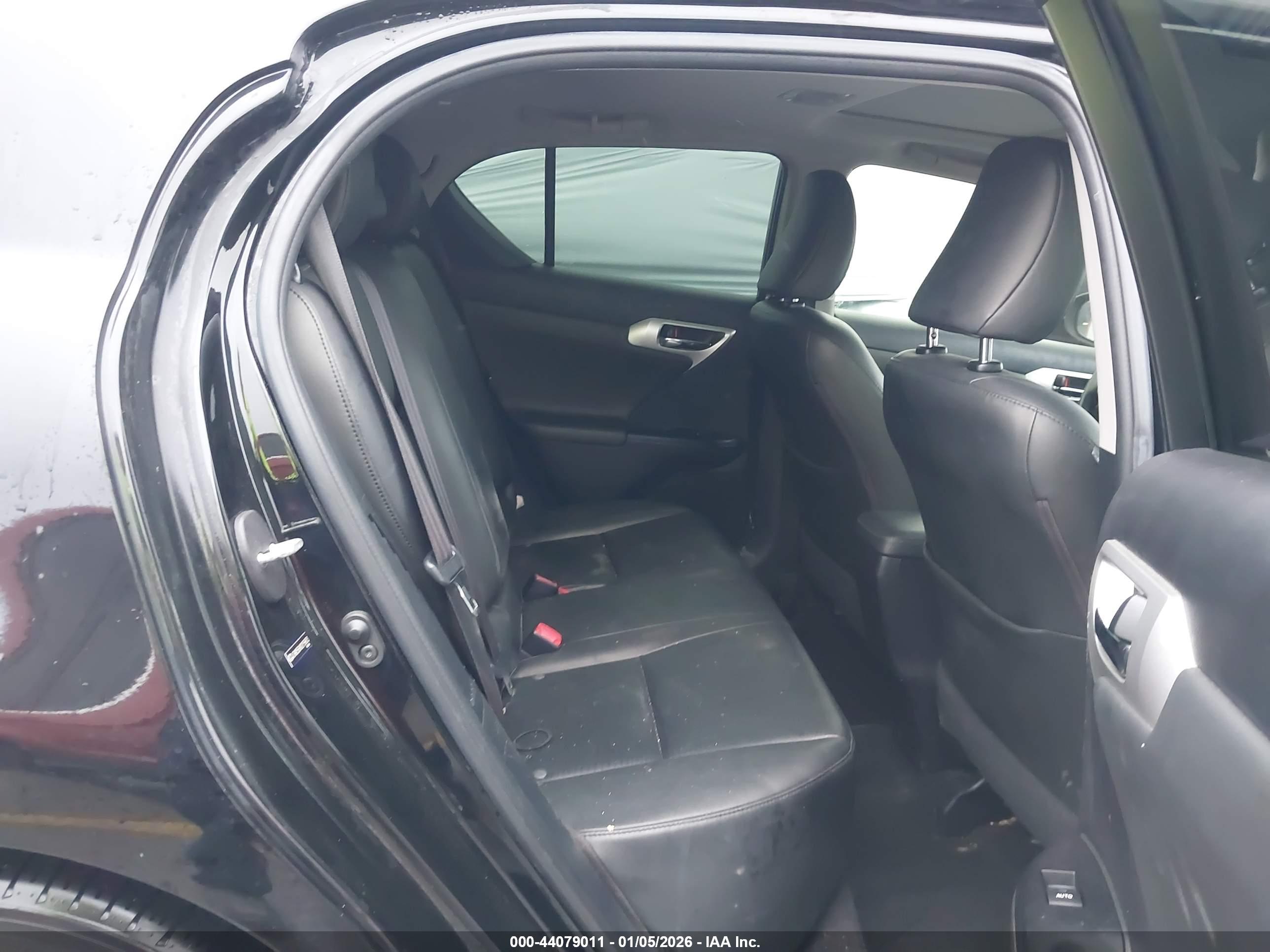 LEXUS CT image 8