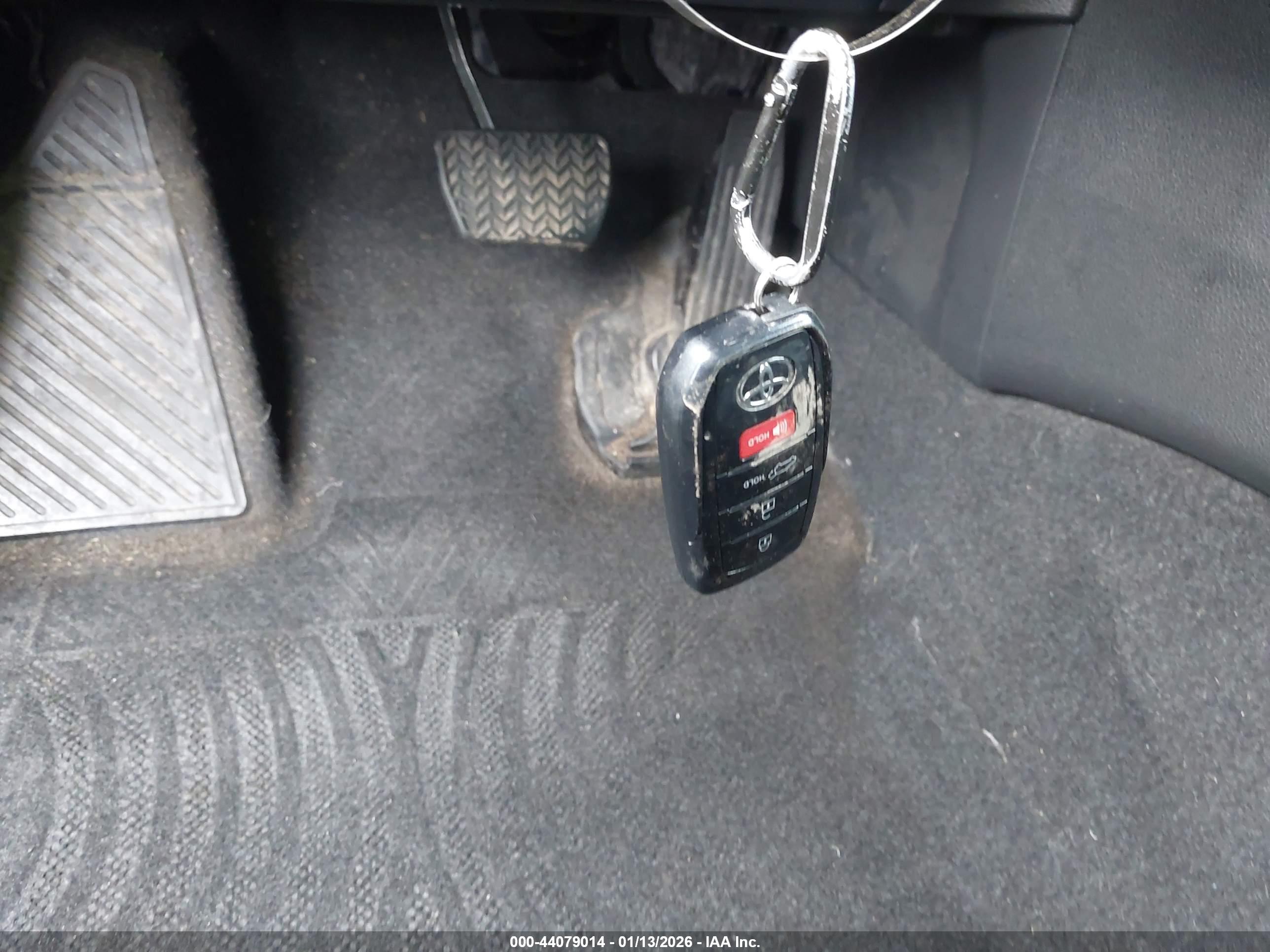 TOYOTA PRIUS image 11