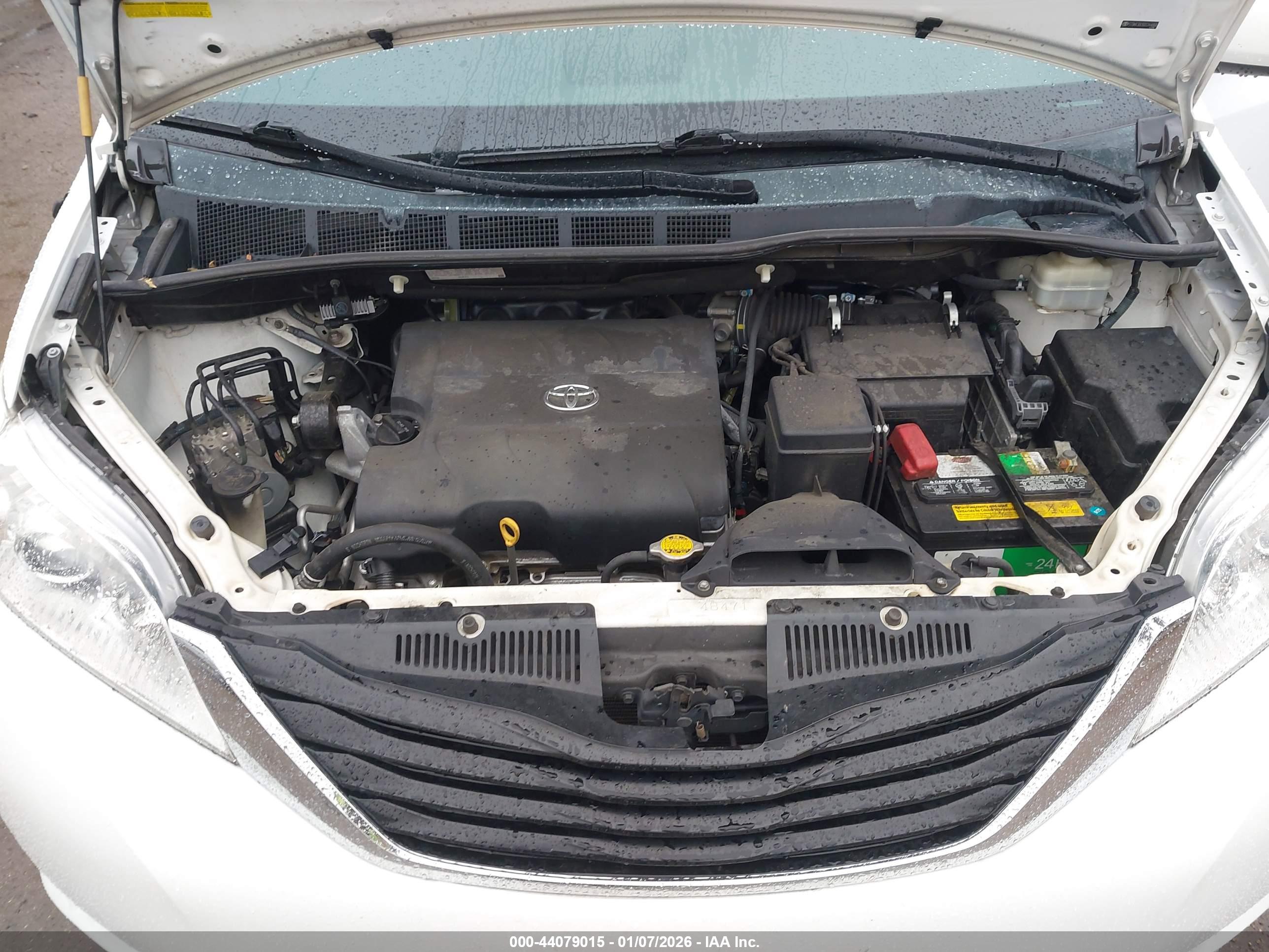 TOYOTA SIENNA image 10
