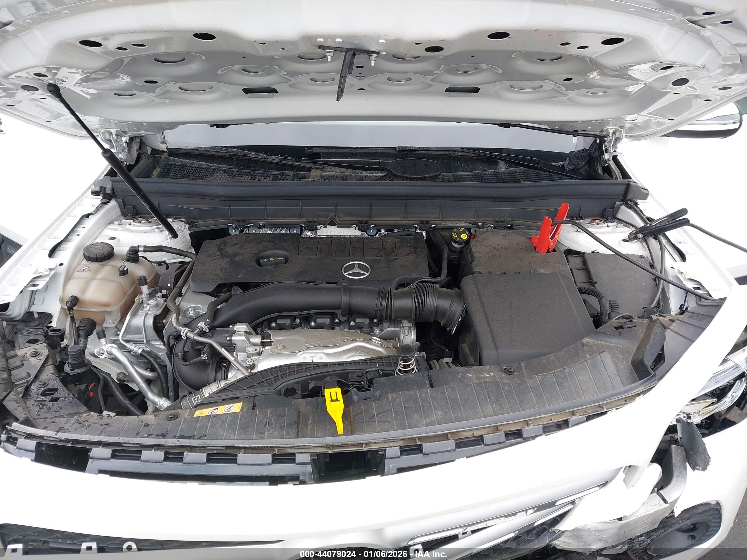 MERCEDES-BENZ GLB image 10