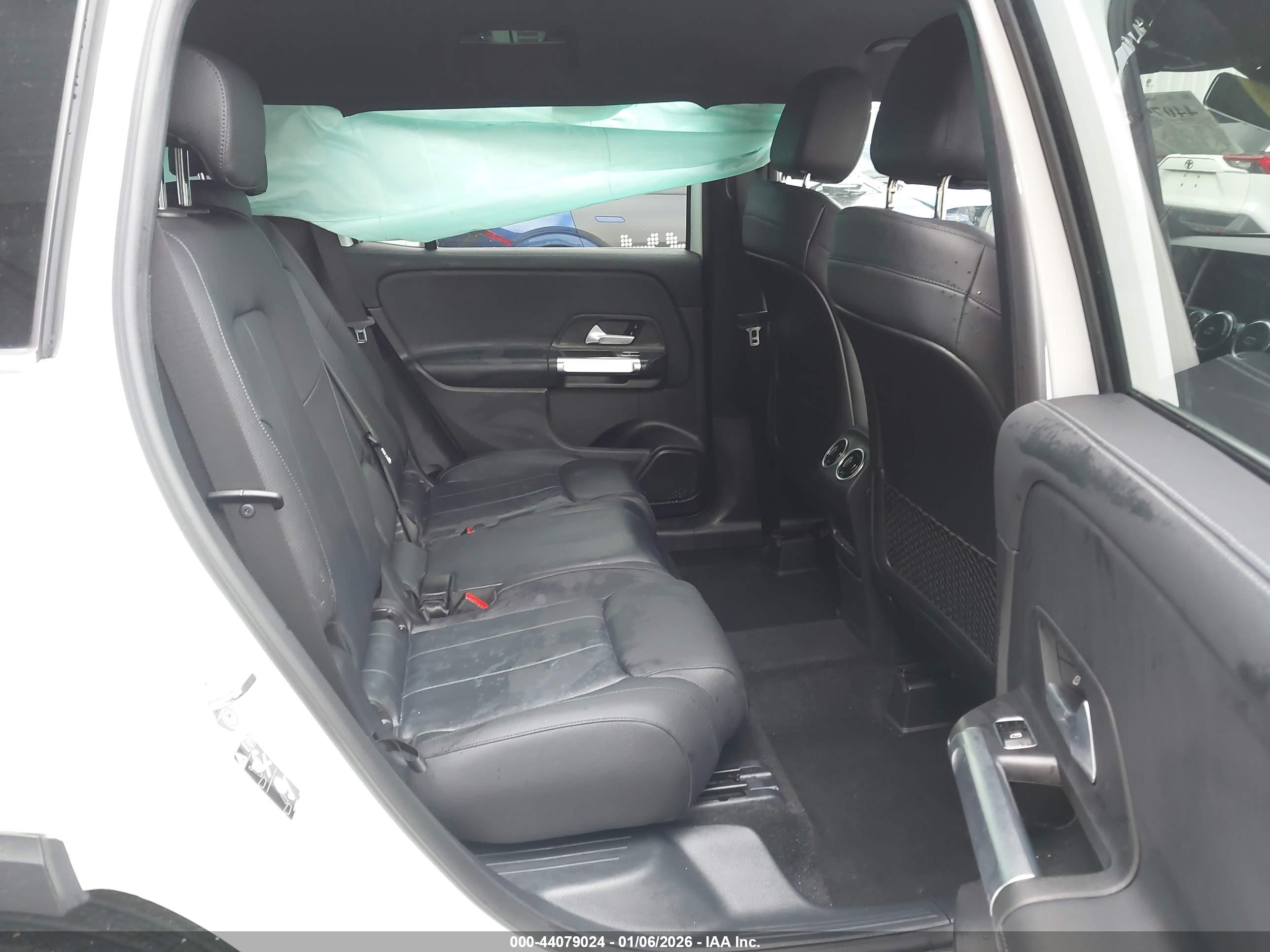 MERCEDES-BENZ GLB image 8