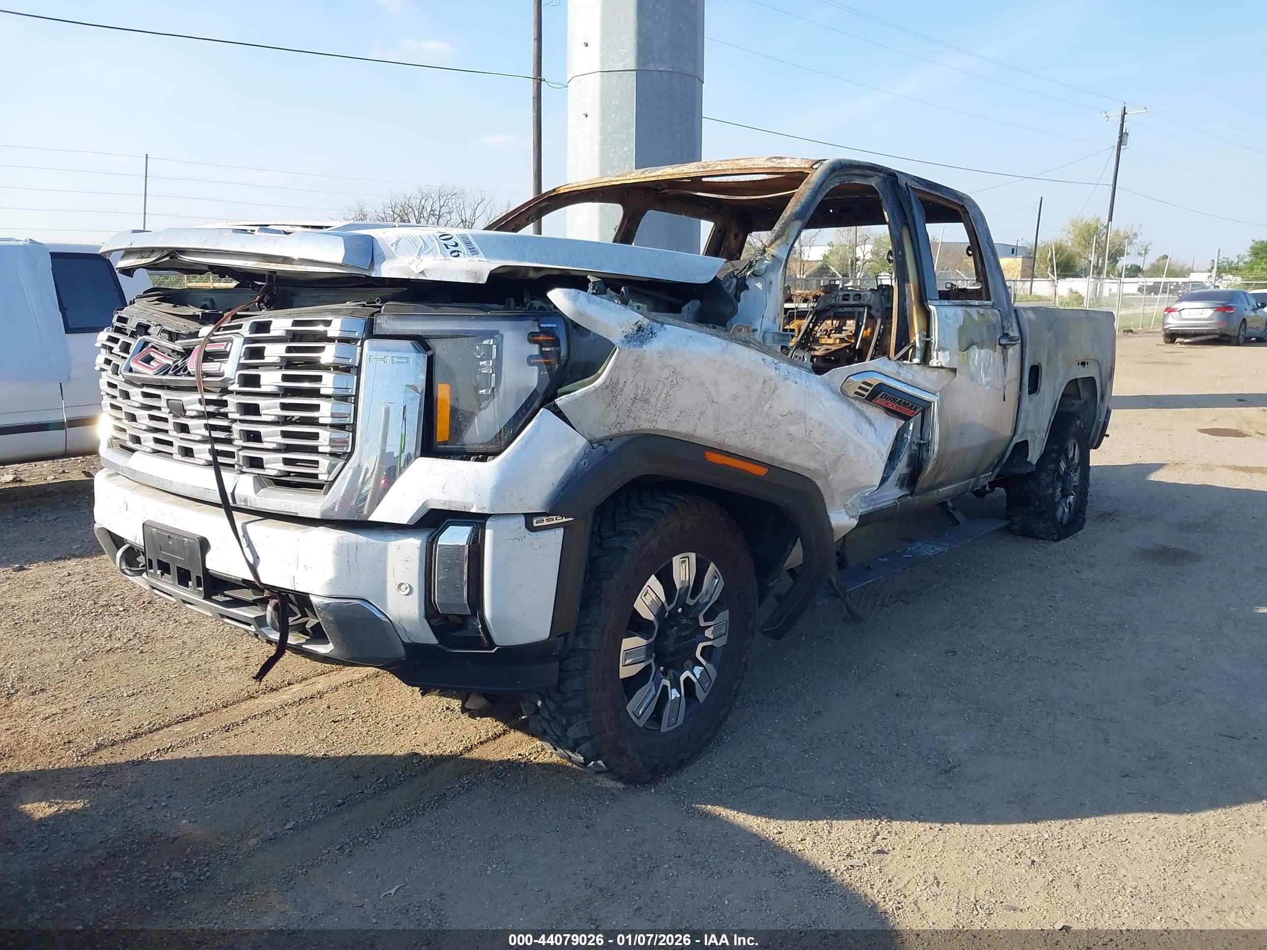 GMC SIERRA image 2