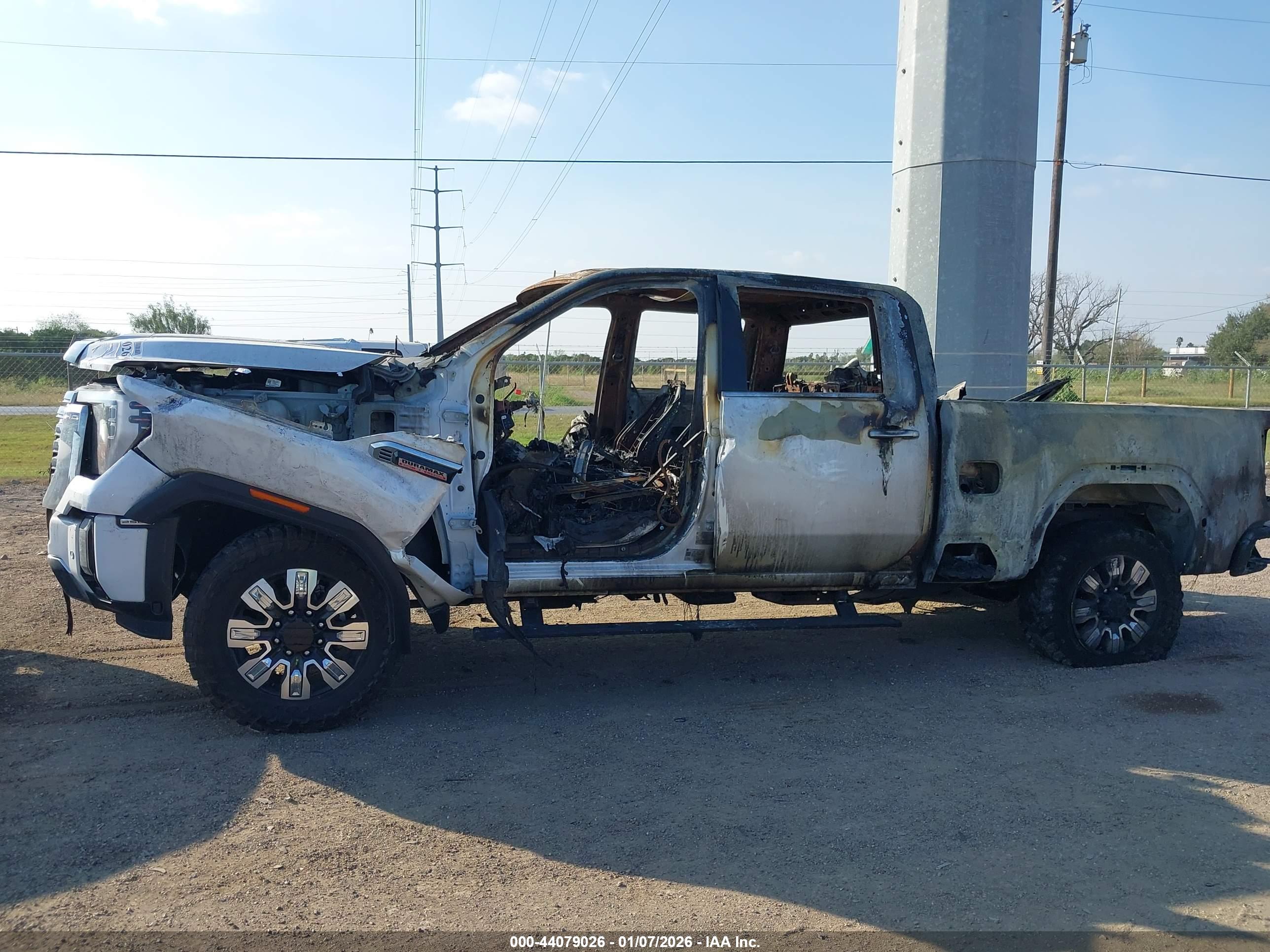 GMC SIERRA image 6