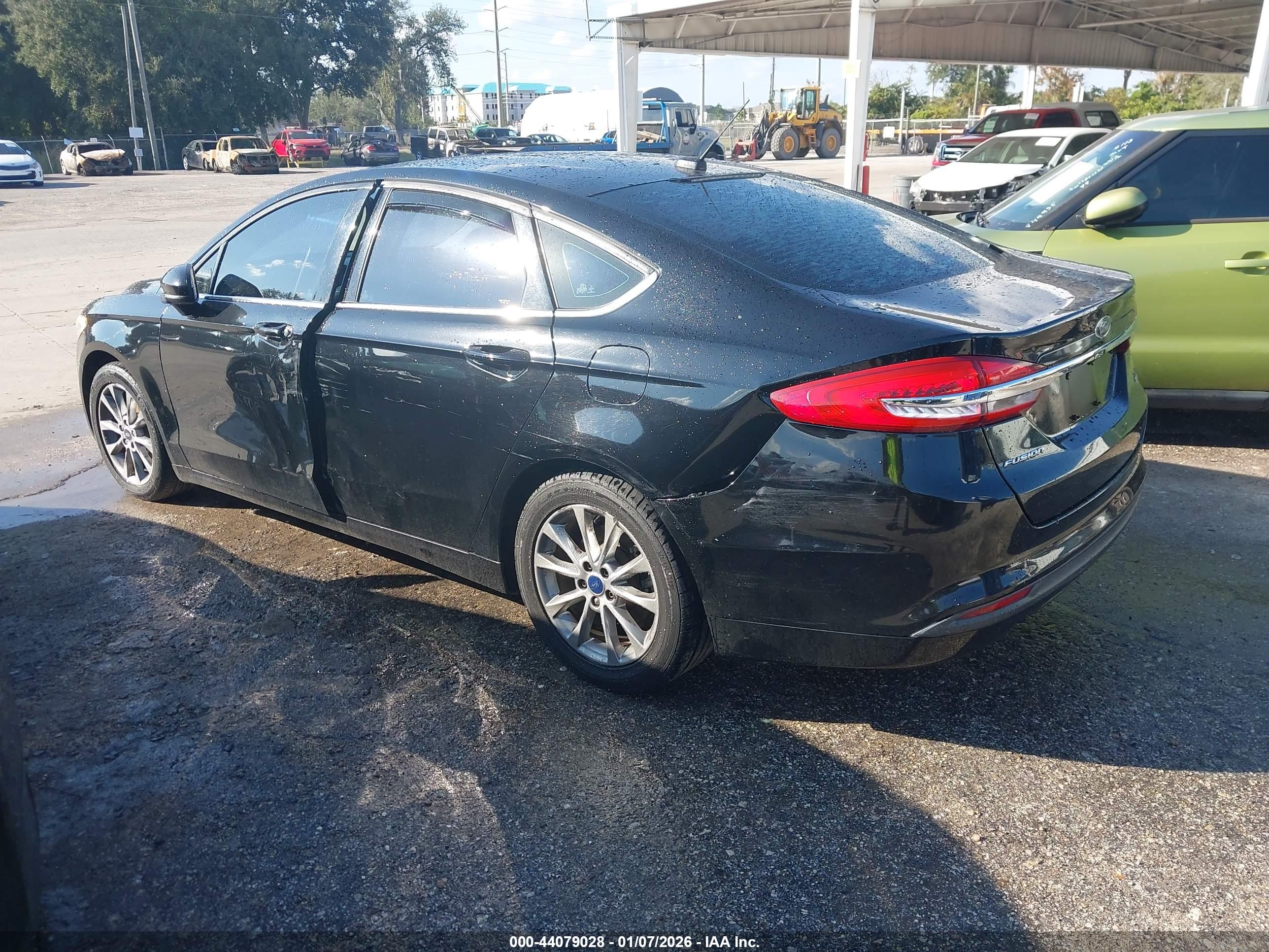 FORD FUSION image 3
