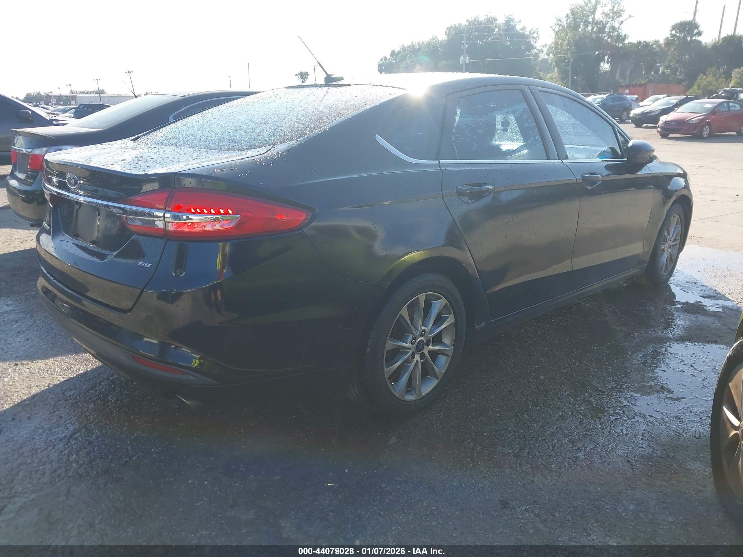 FORD FUSION image 4