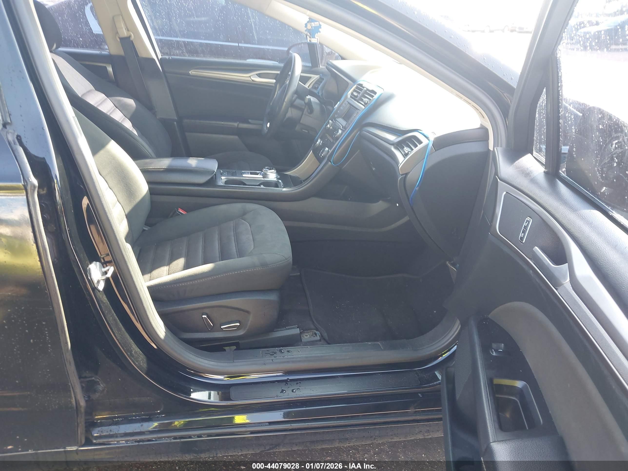 FORD FUSION image 5