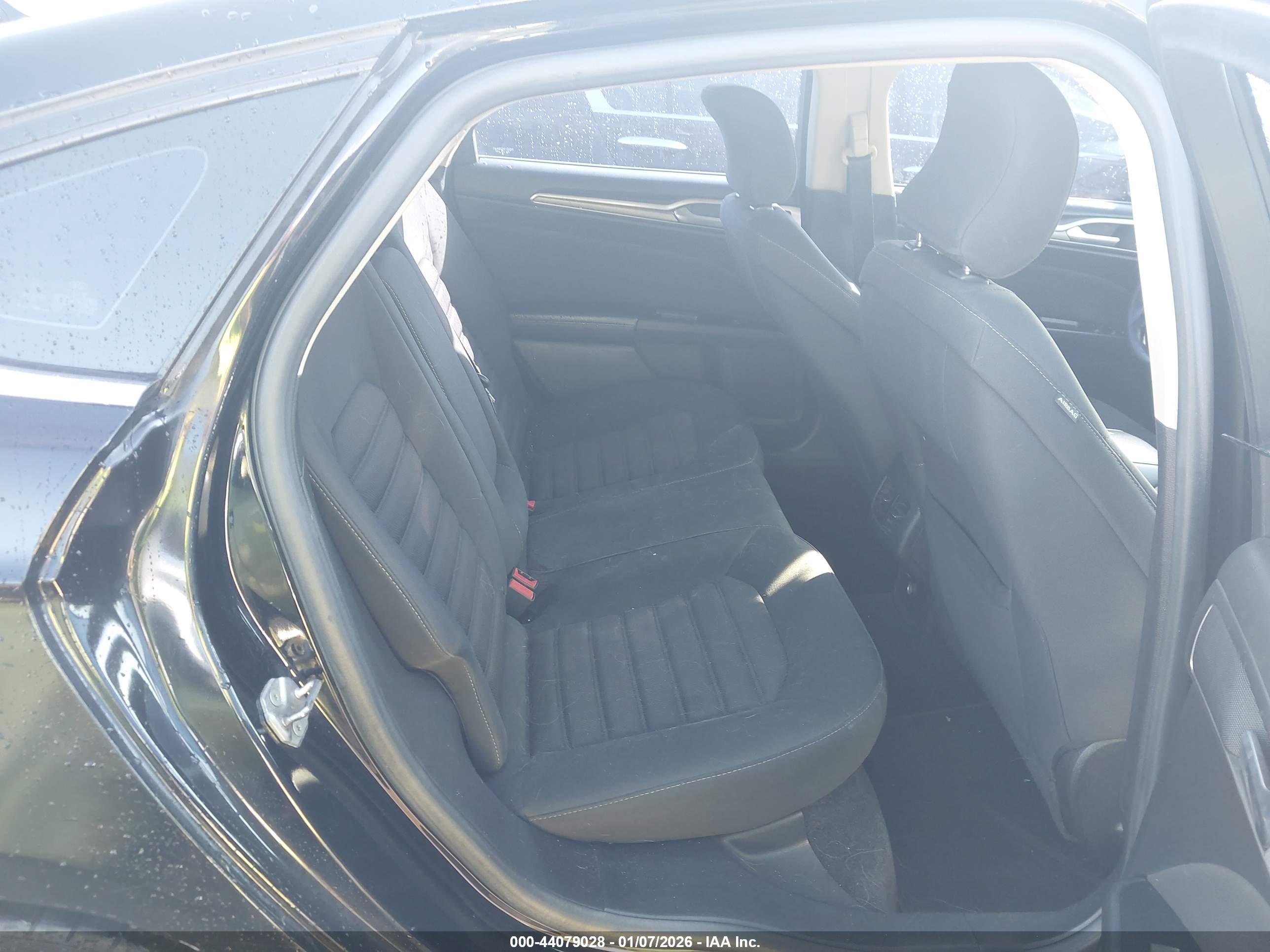 FORD FUSION image 8