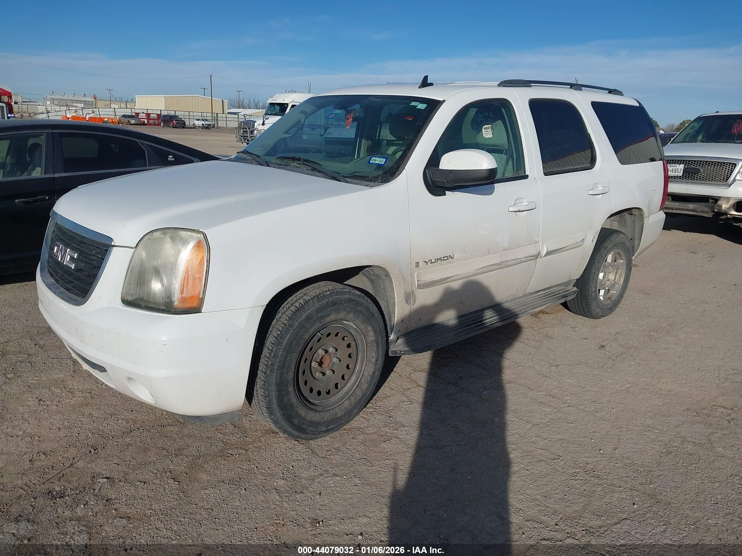 GMC YUKON image 2