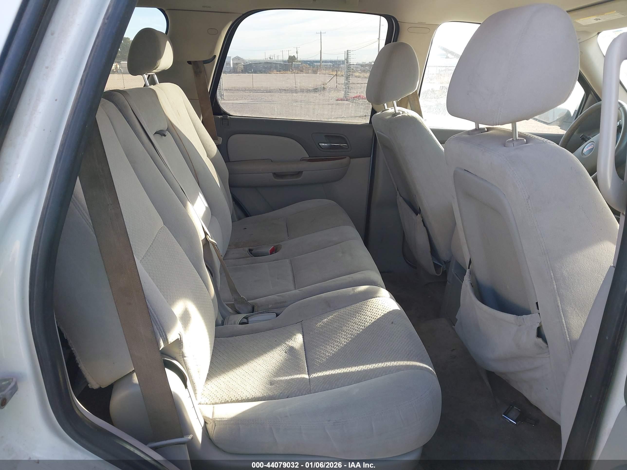 GMC YUKON image 8