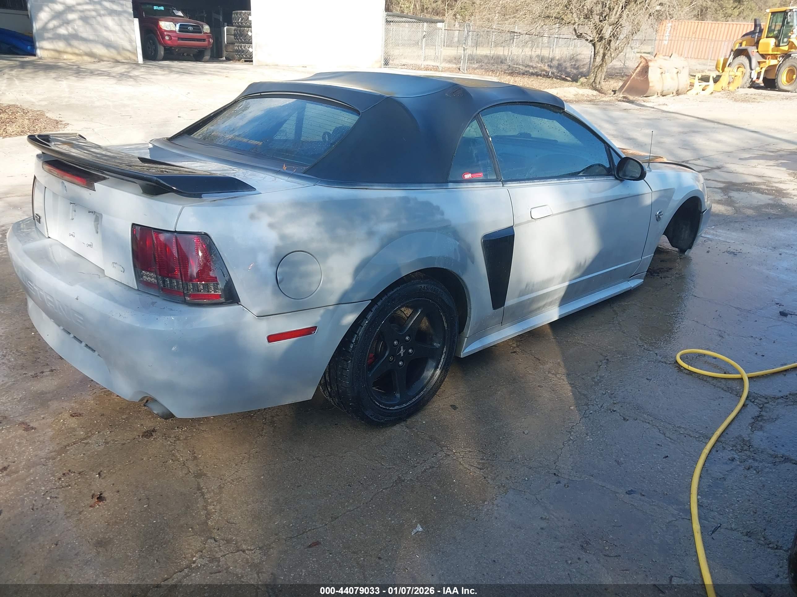 FORD MUSTANG image 4