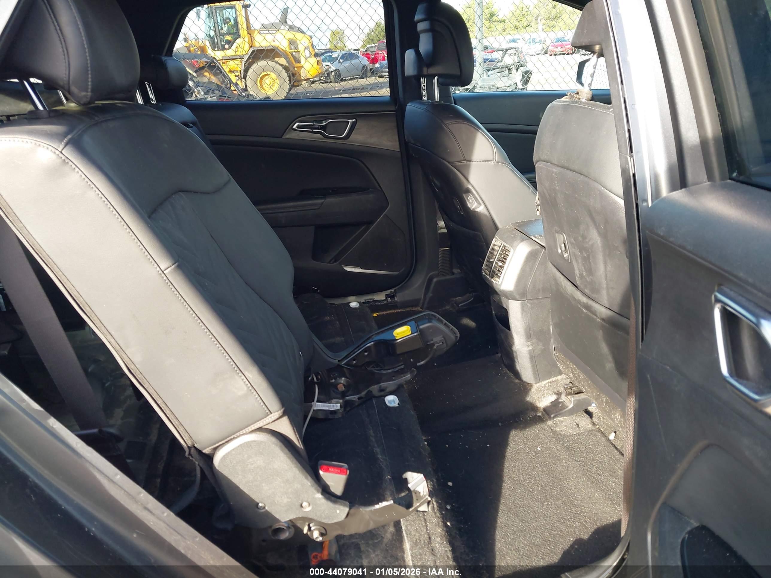 KIA SPORTAGE image 8