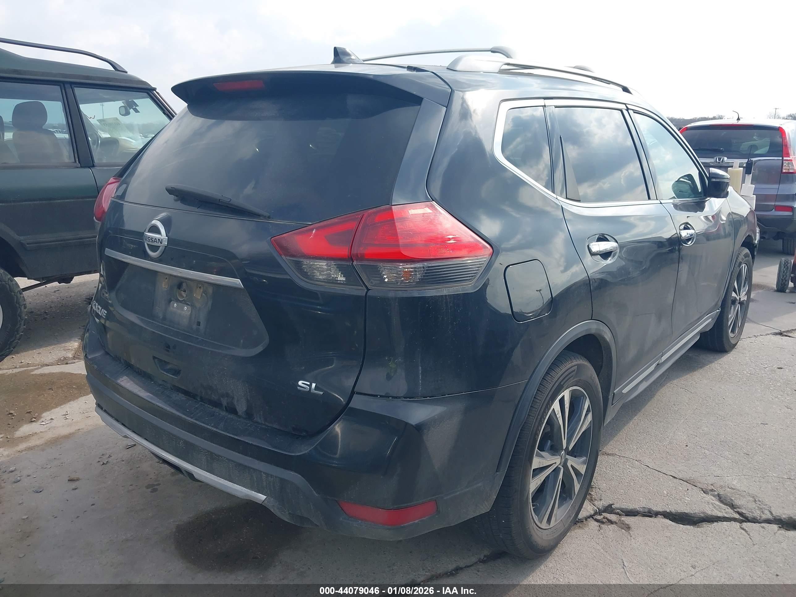 NISSAN ROGUE image 4