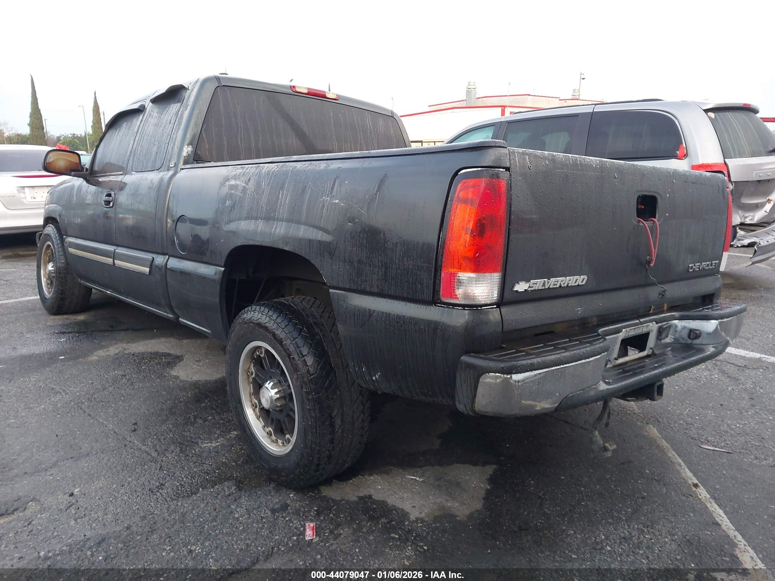 CHEVROLET SILVERADO image 3