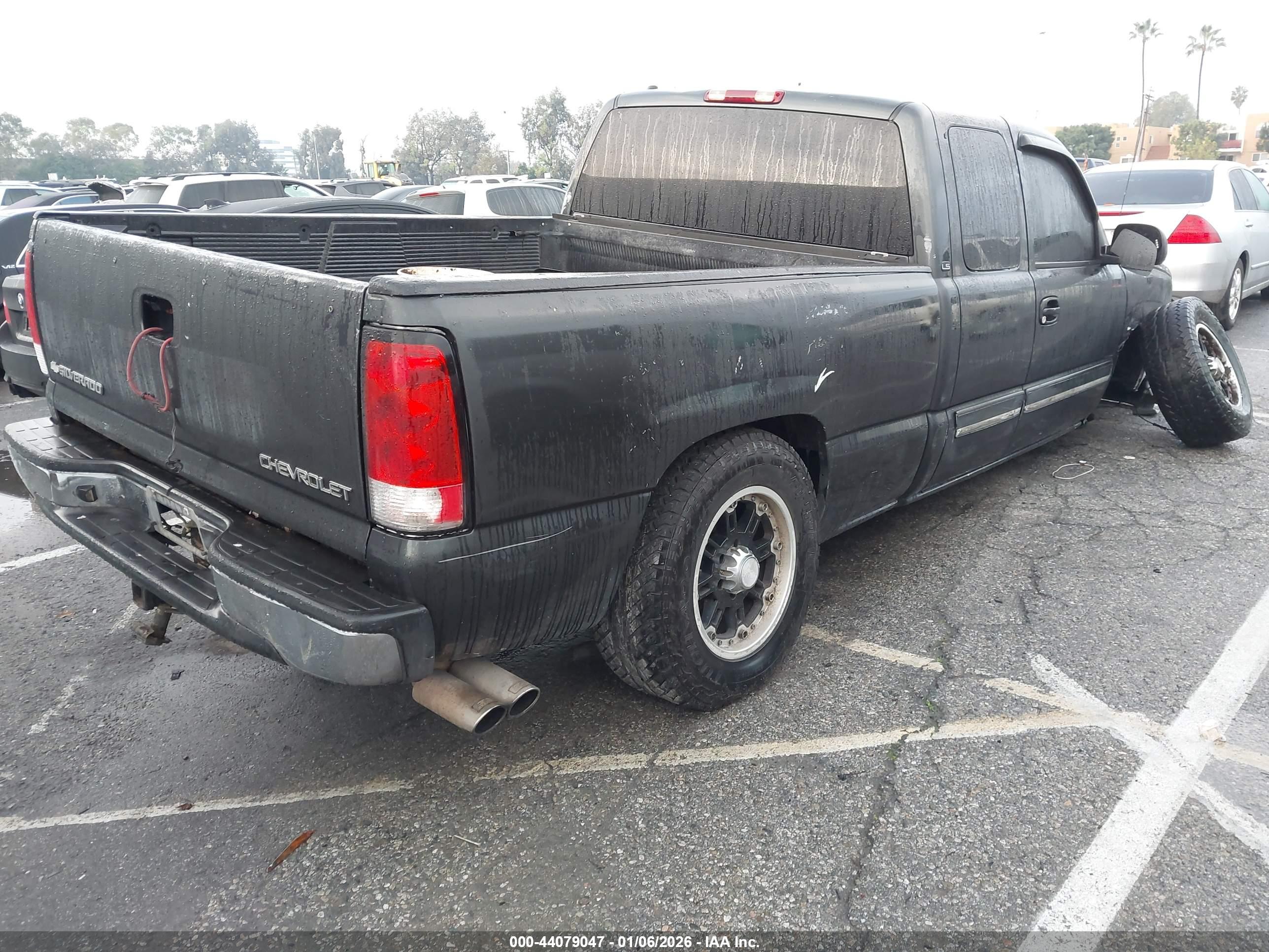 CHEVROLET SILVERADO image 4