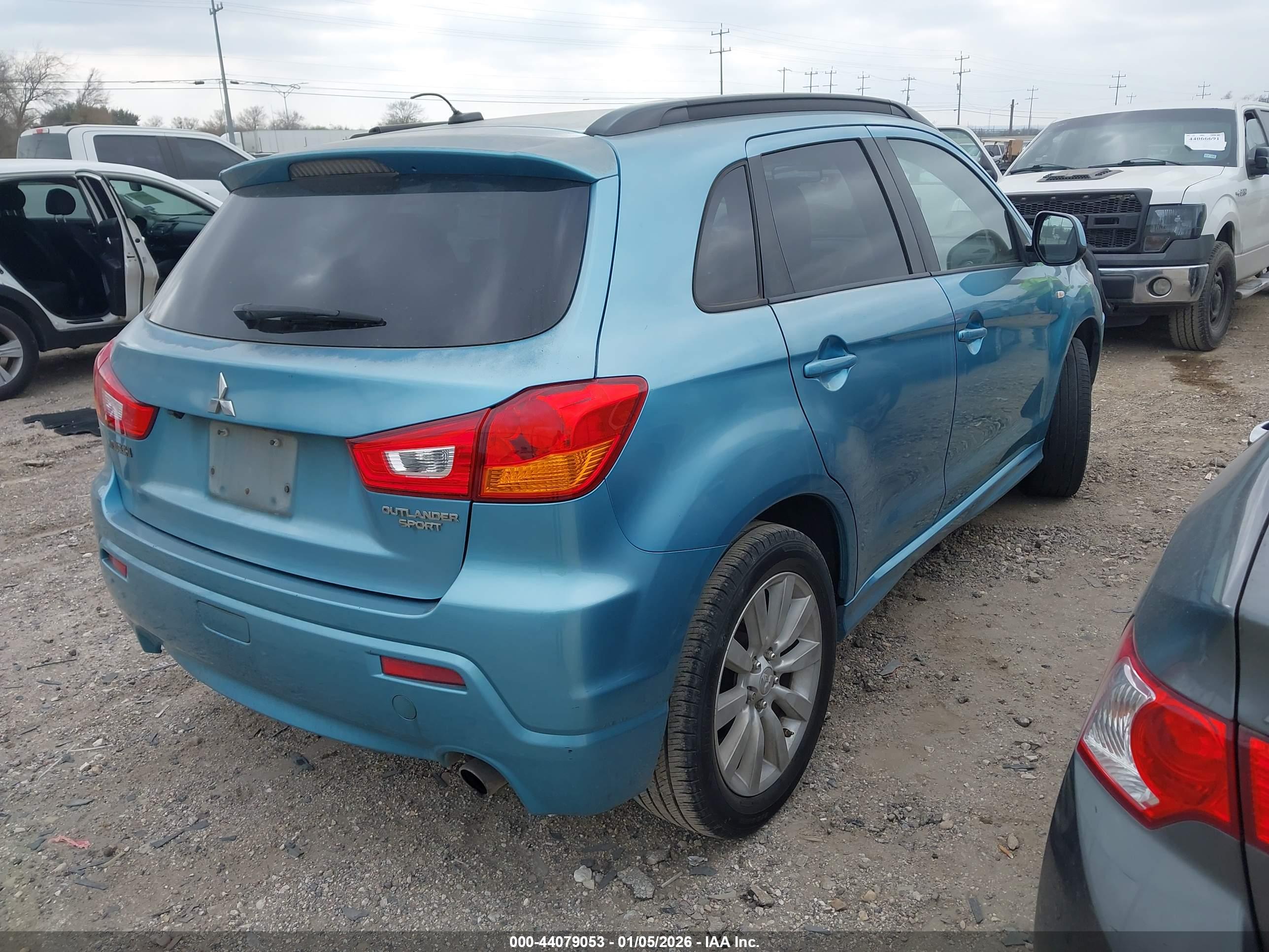 MITSUBISHI OUTLANDER image 4
