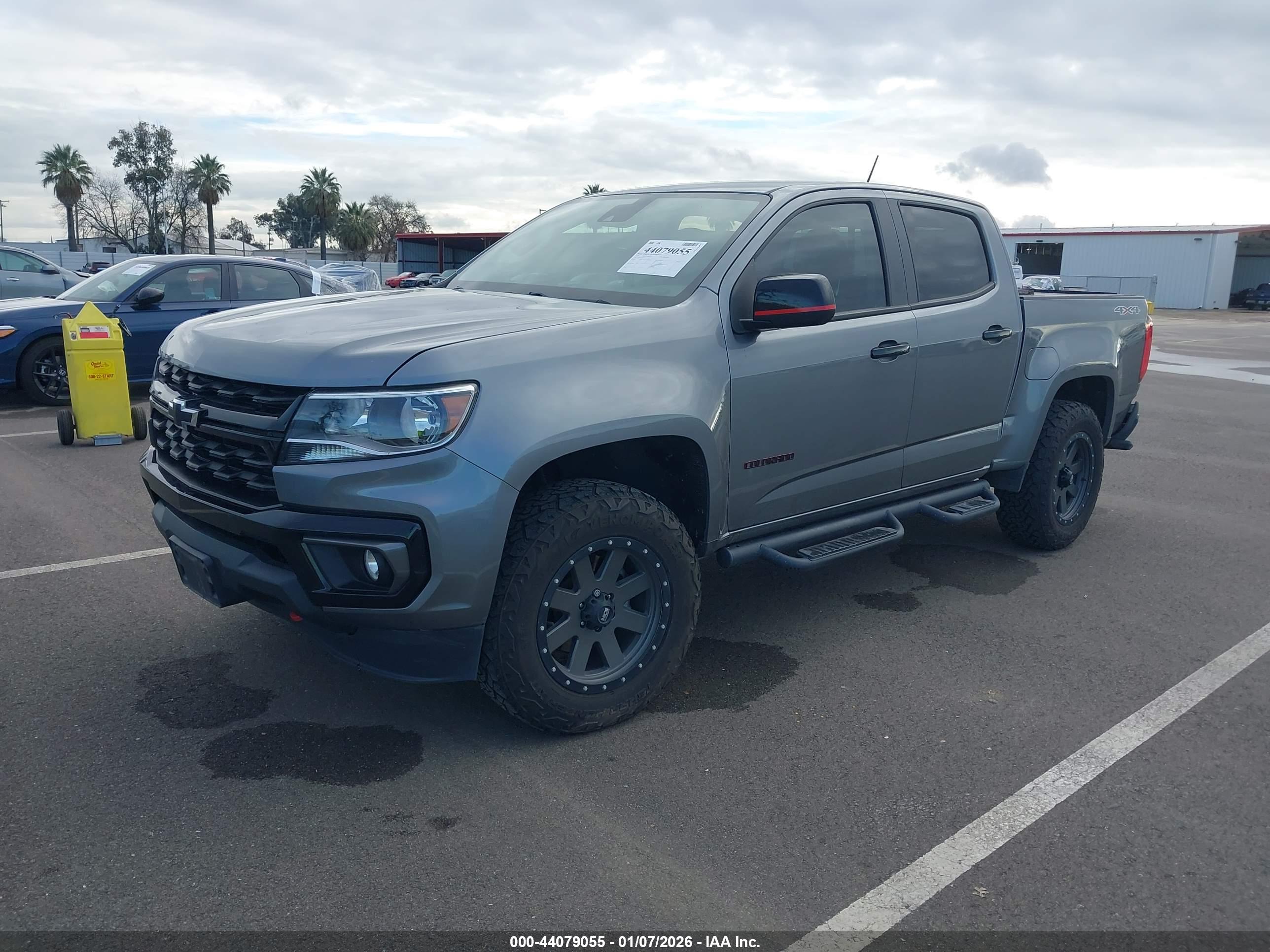 CHEVROLET COLORADO image 2