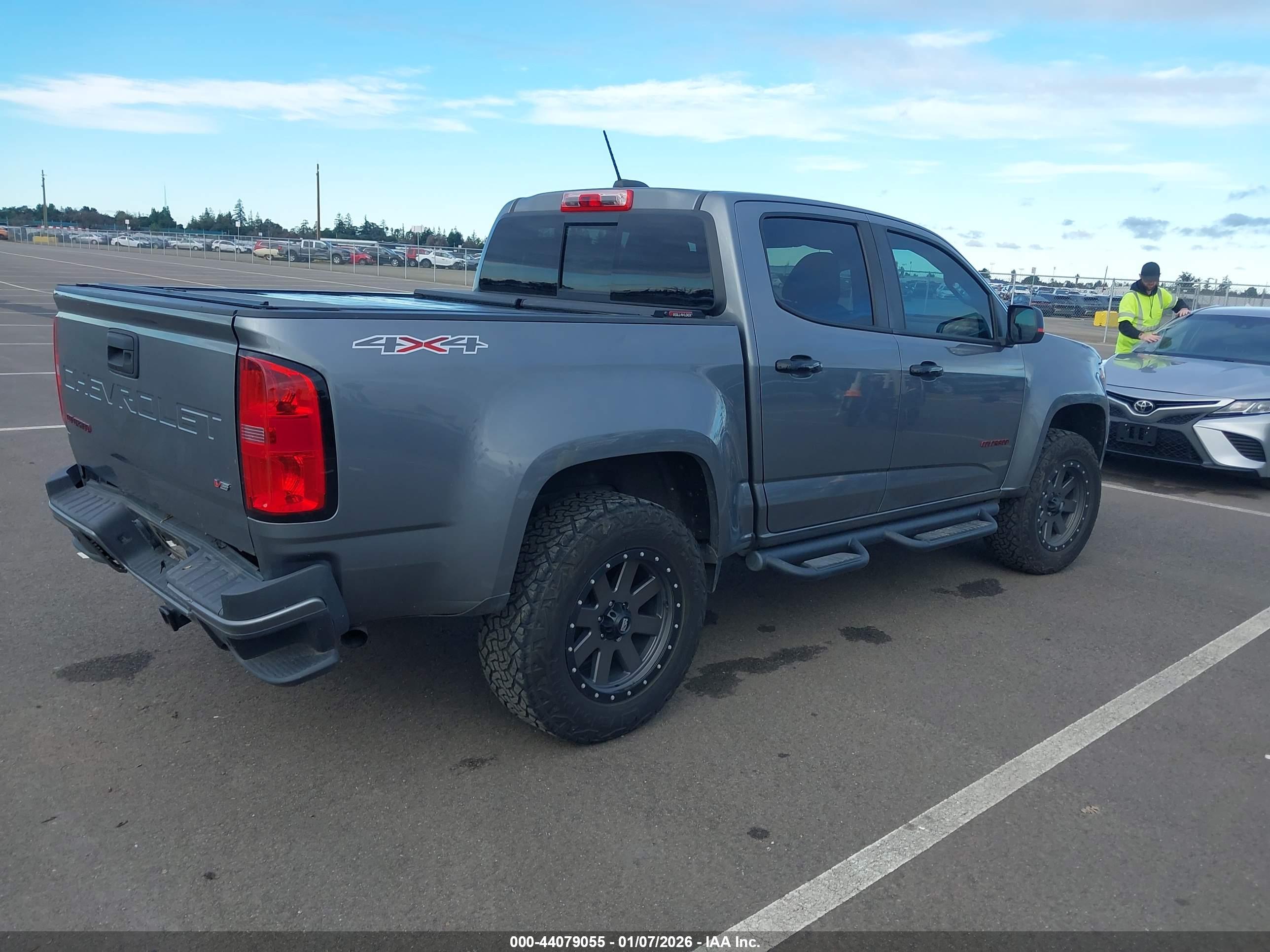 CHEVROLET COLORADO image 4
