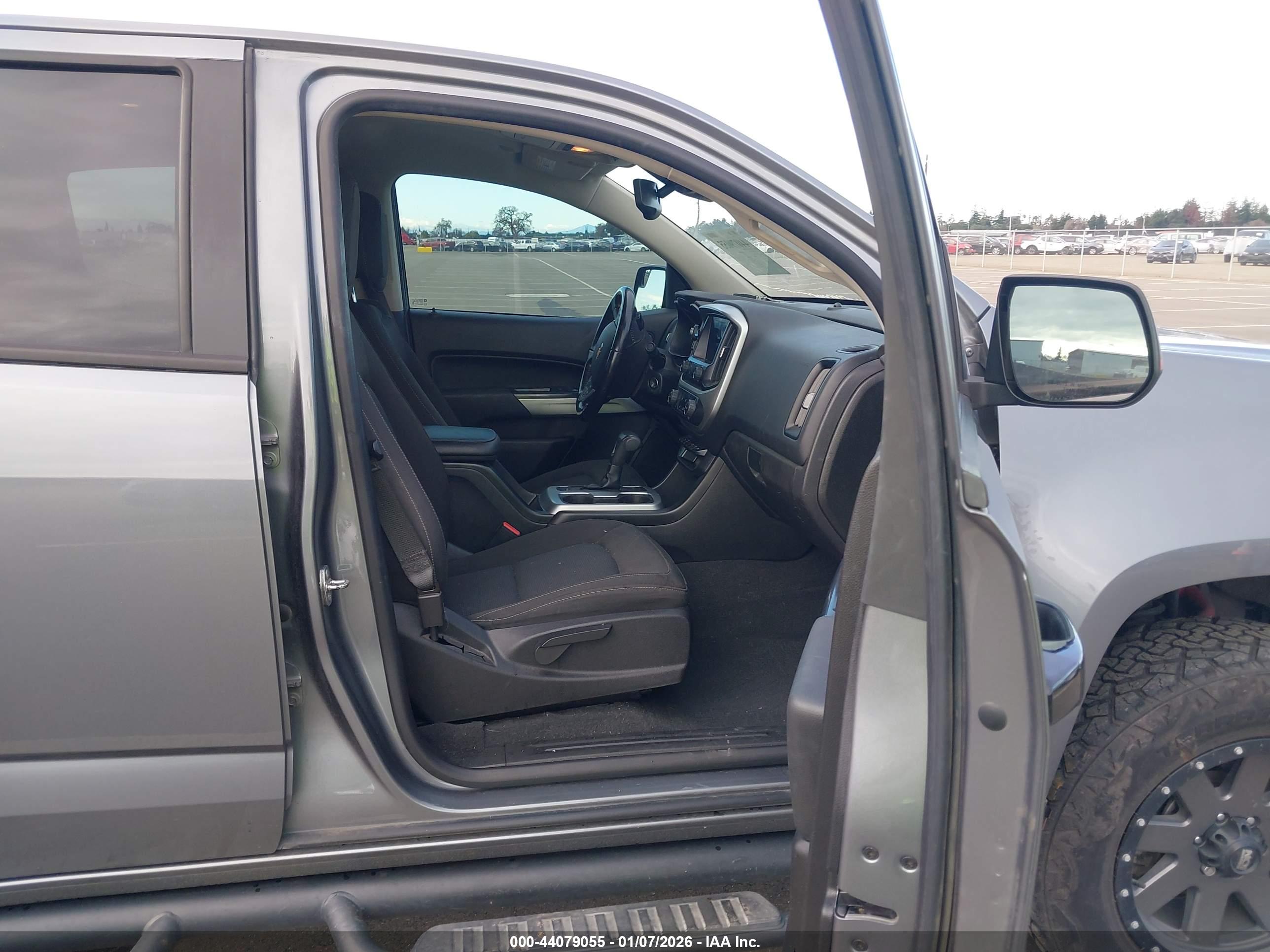 CHEVROLET COLORADO image 5