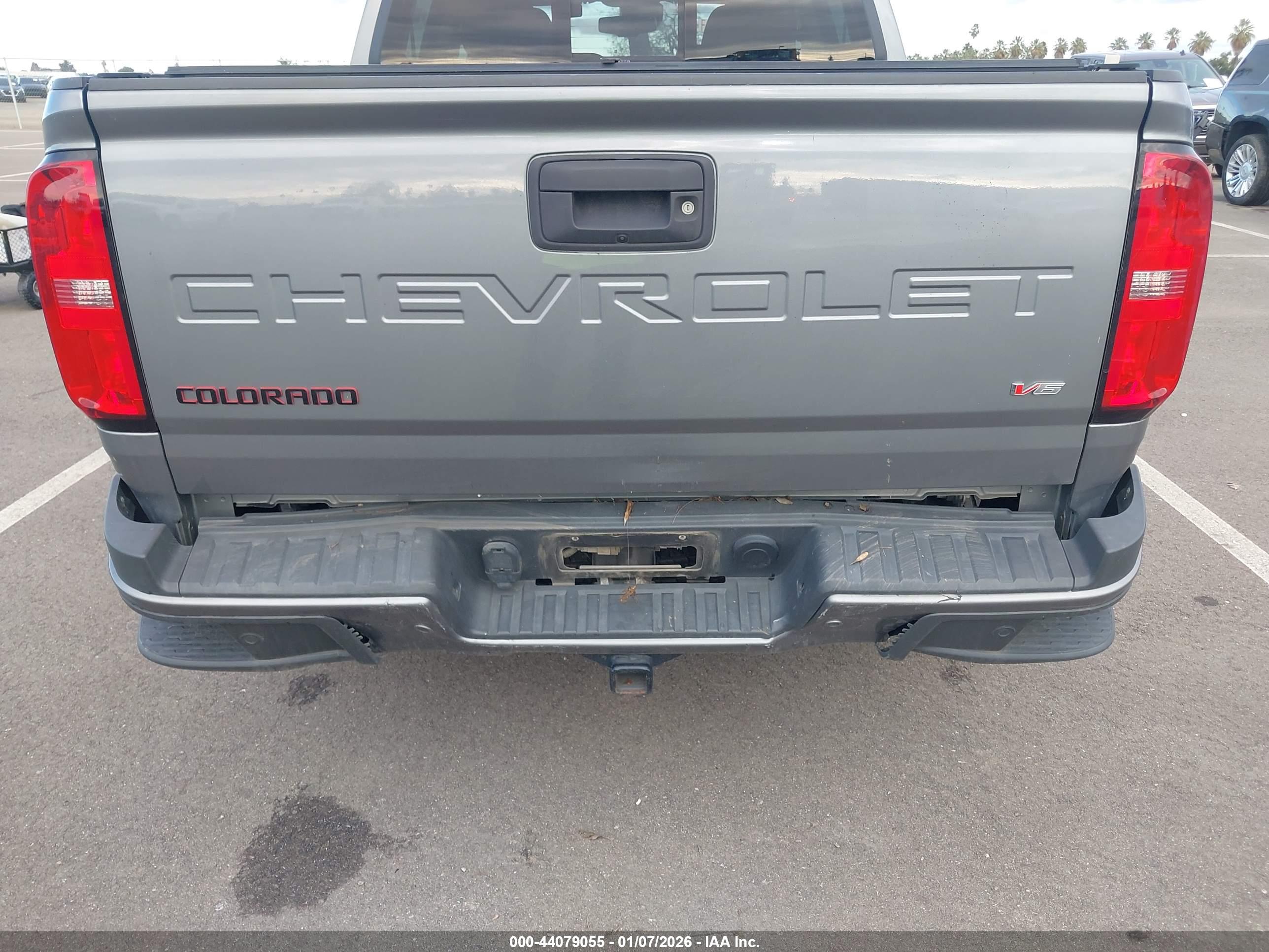 CHEVROLET COLORADO image 6