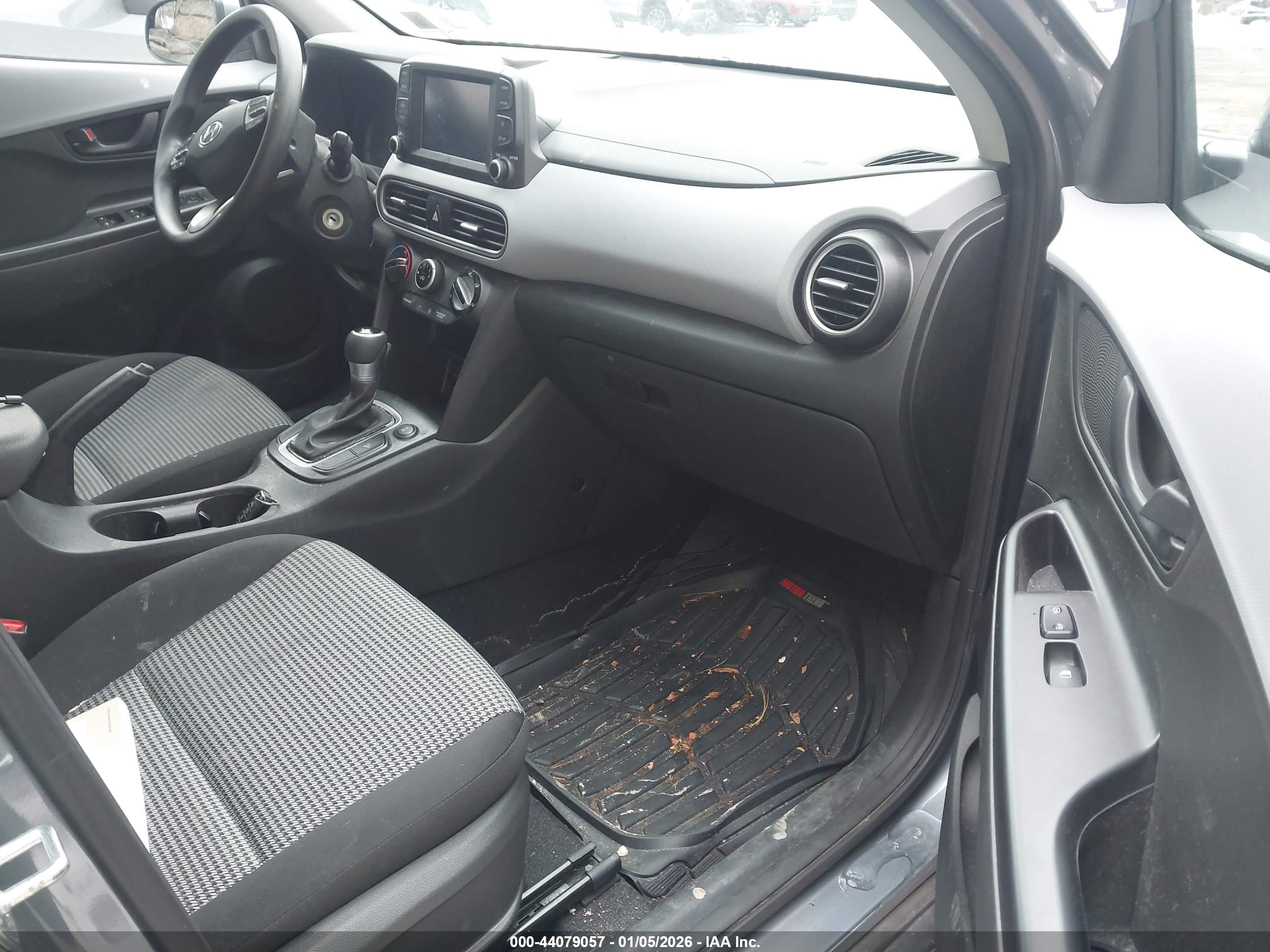 HYUNDAI KONA image 5