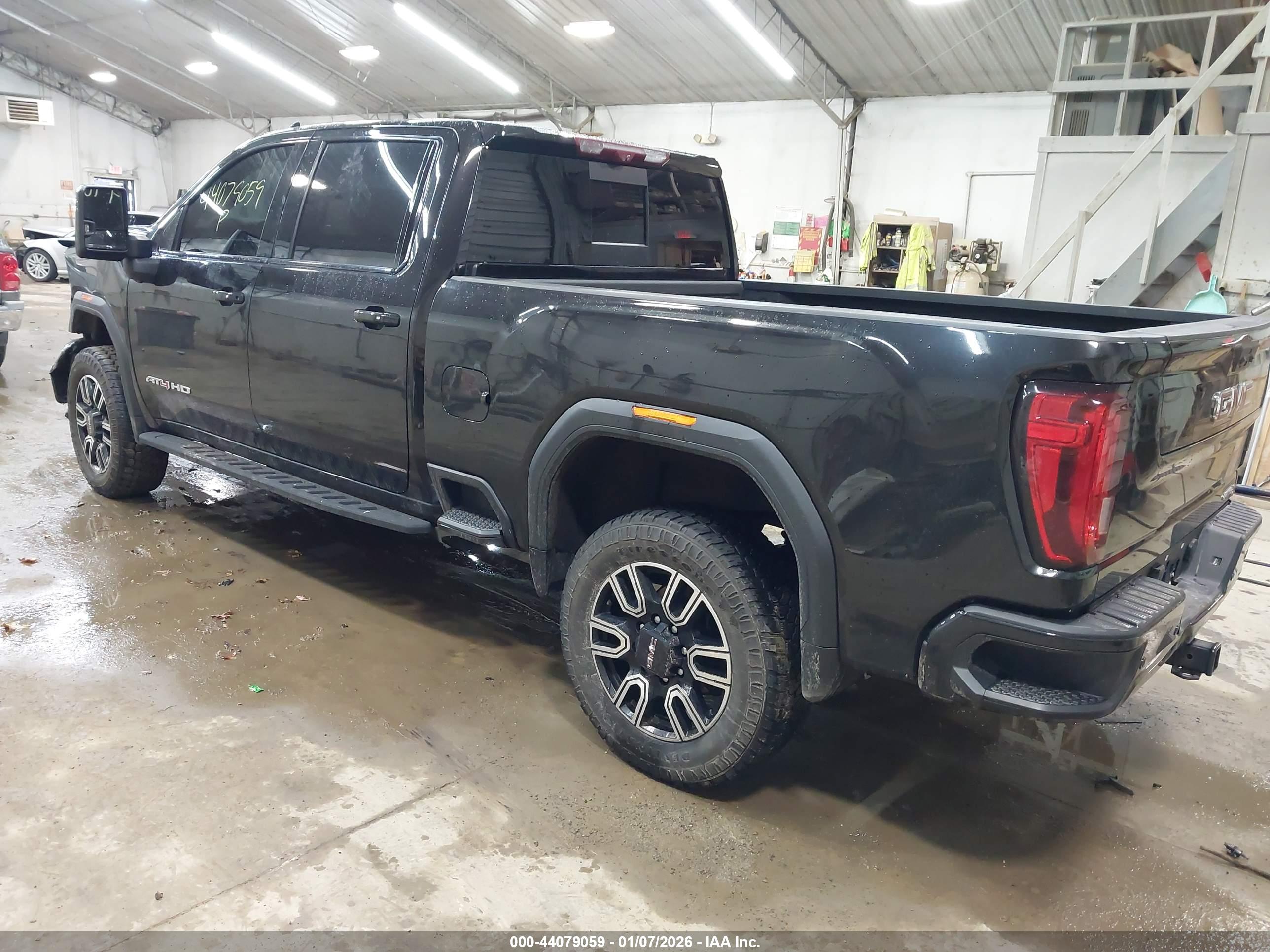 GMC SIERRA image 3