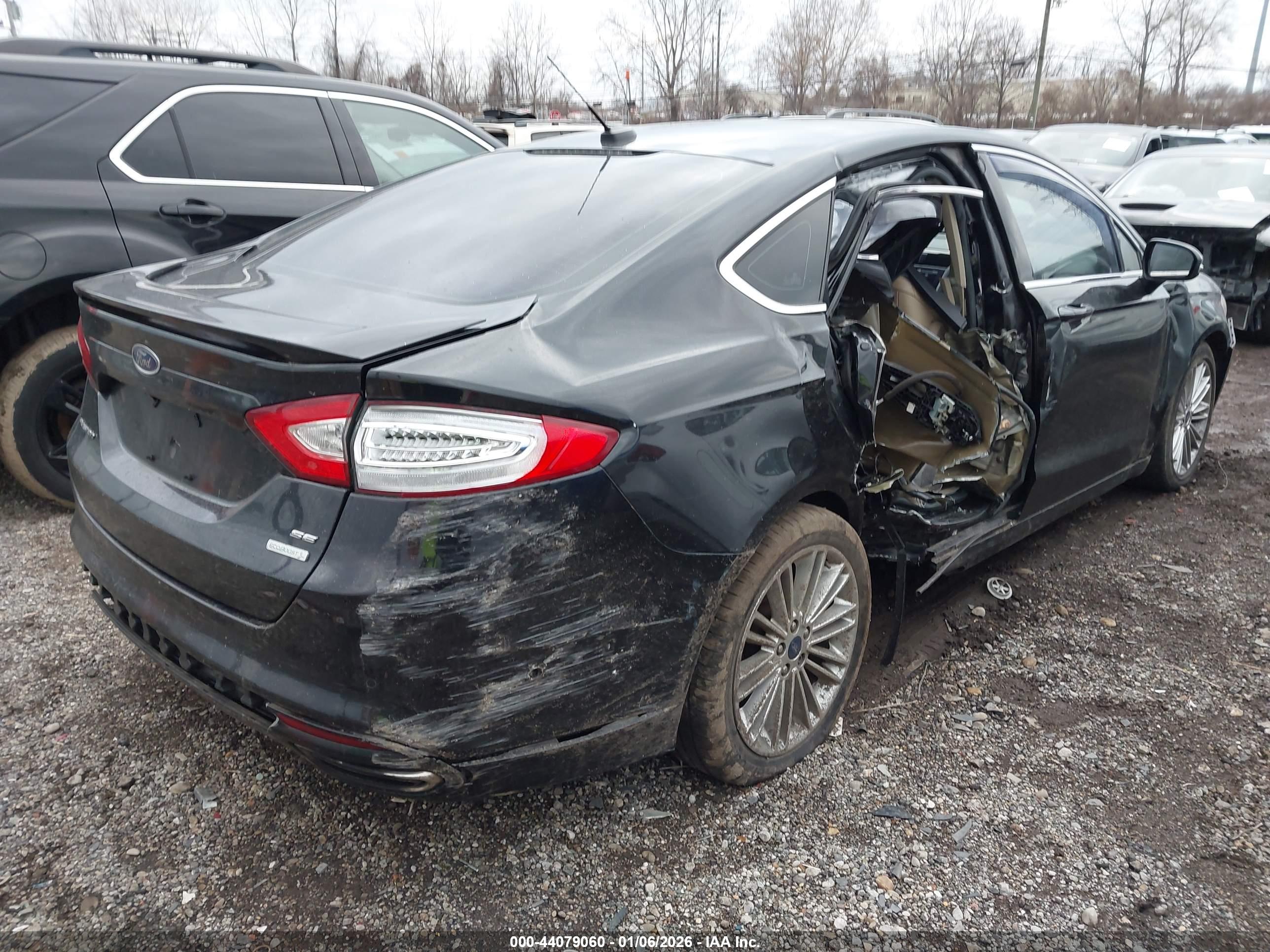 FORD FUSION image 4