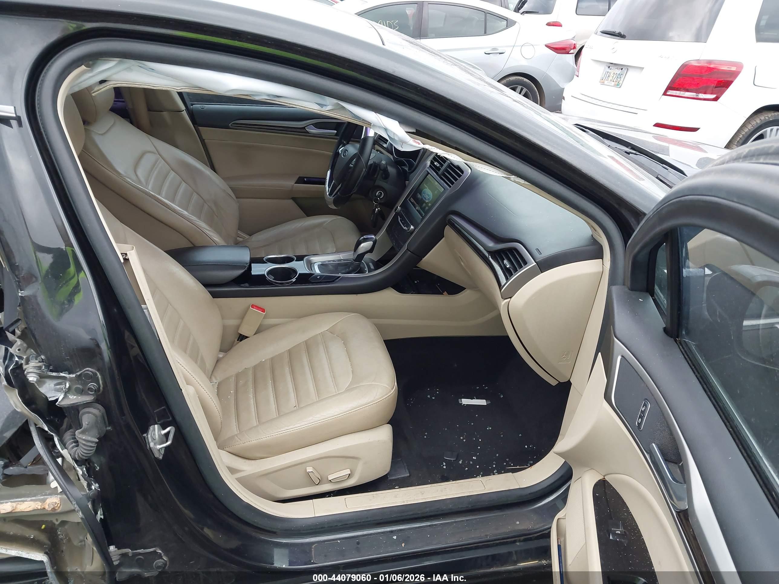FORD FUSION image 5