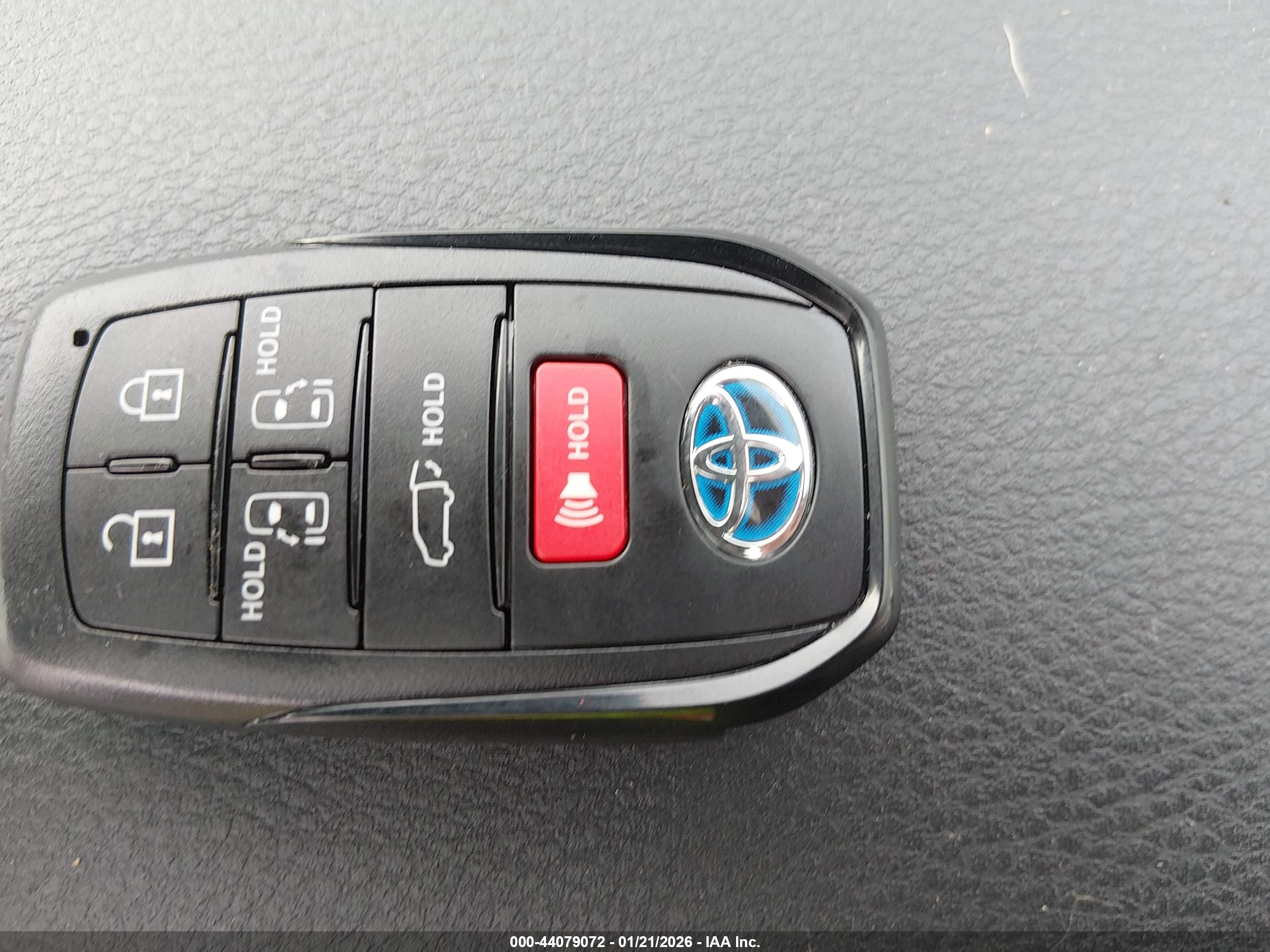 TOYOTA SIENNA image 11