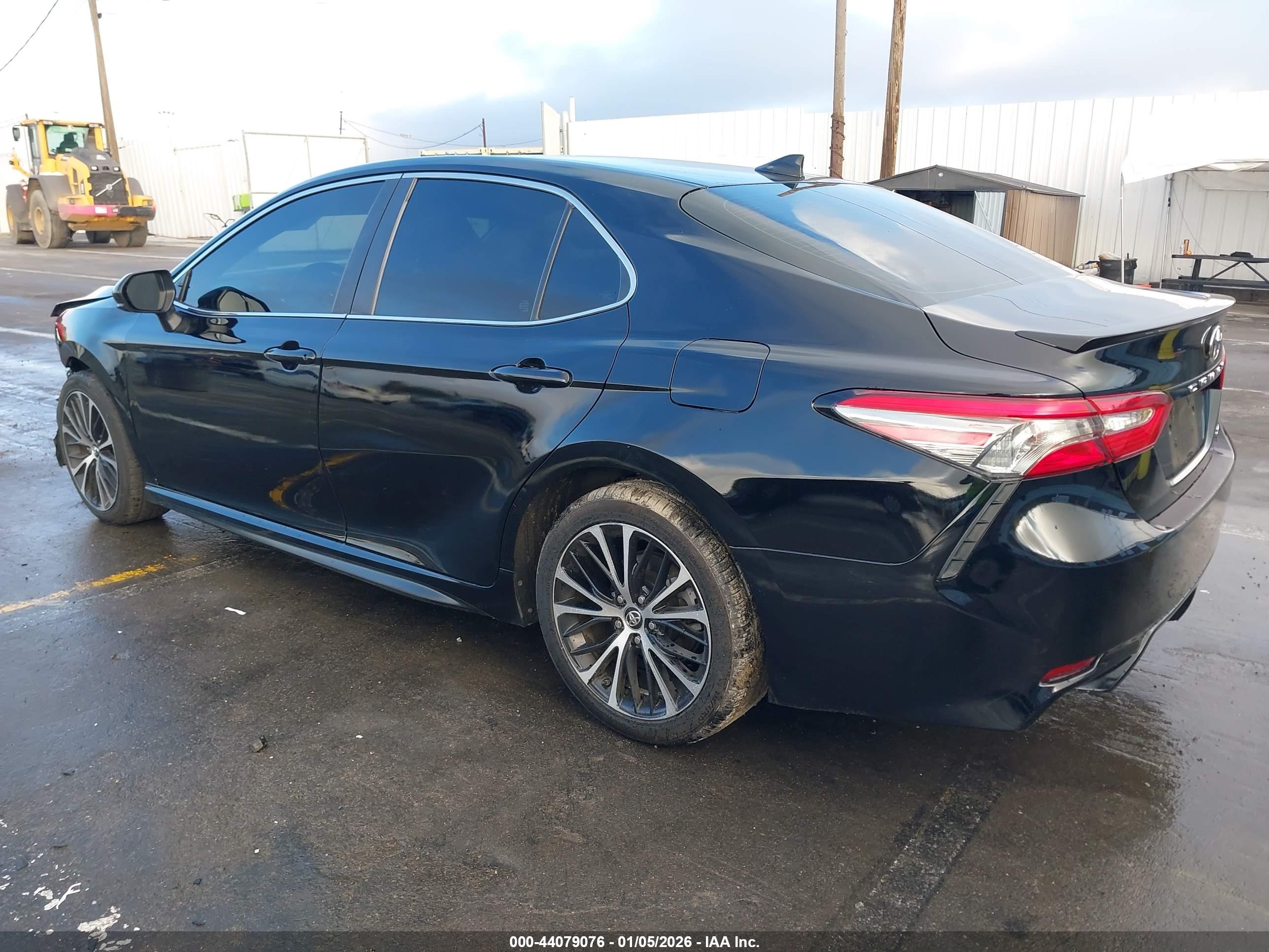 TOYOTA CAMRY image 3