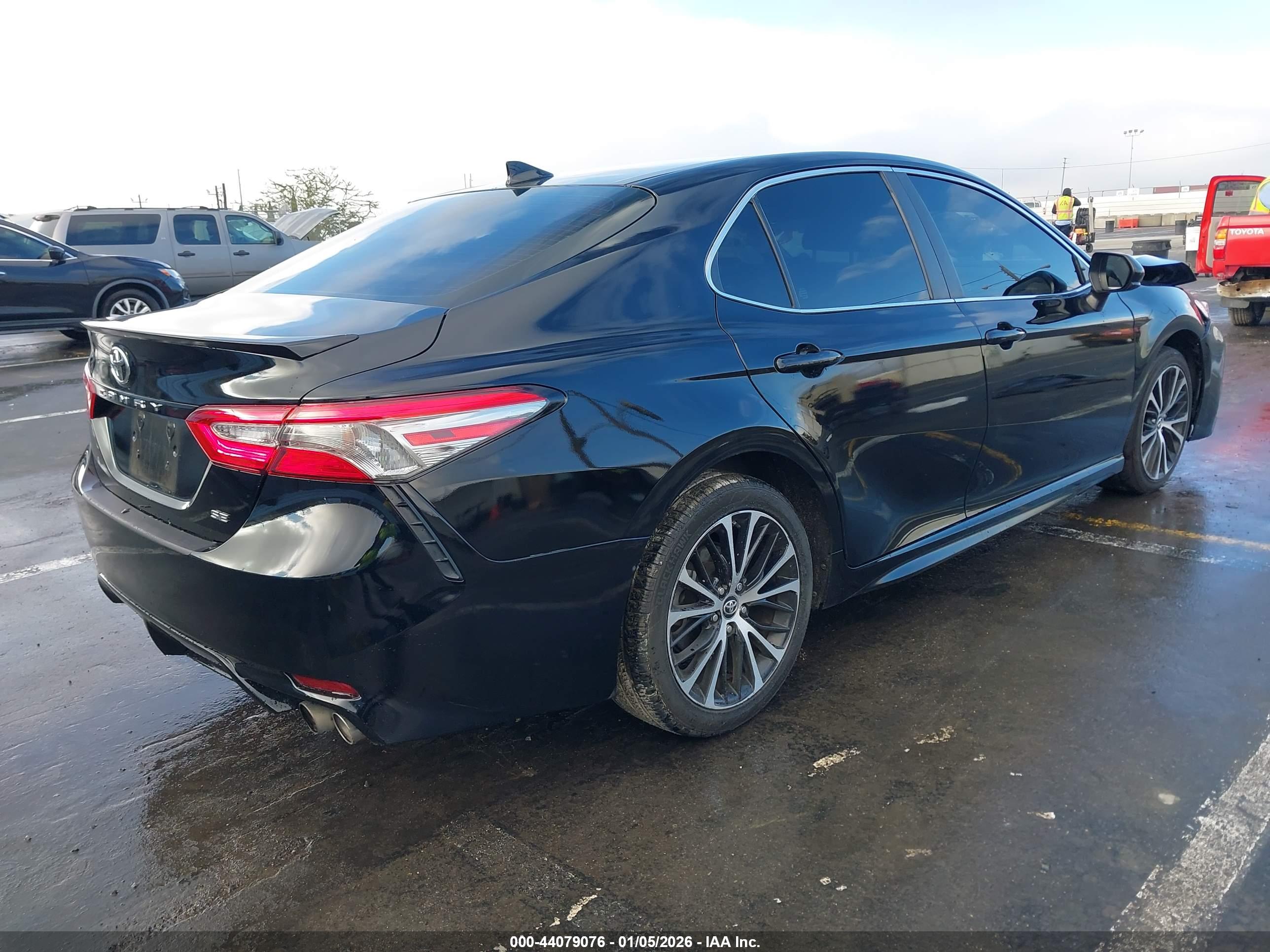TOYOTA CAMRY image 4