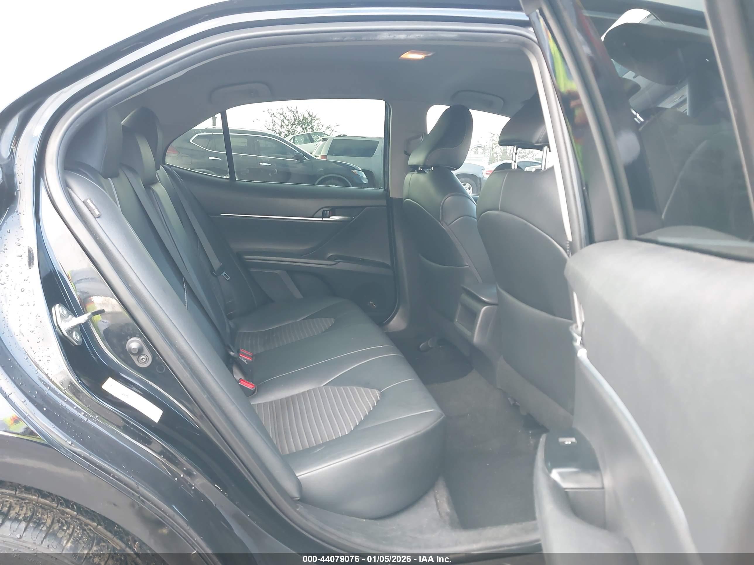 TOYOTA CAMRY image 8