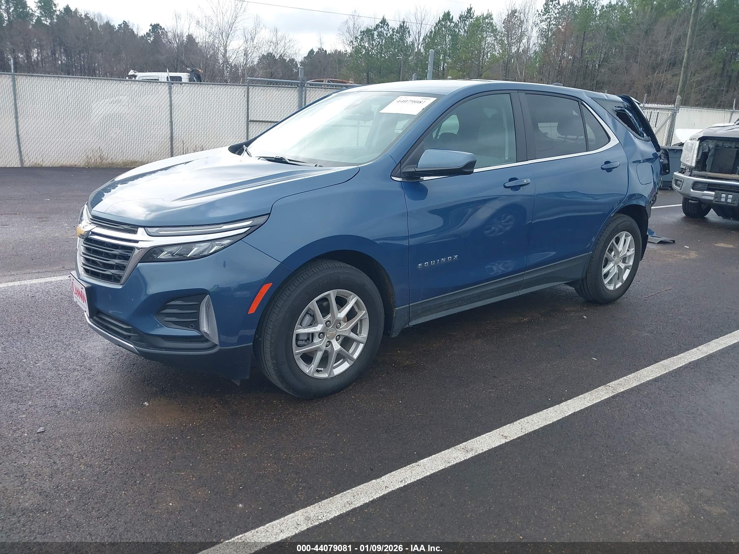 CHEVROLET EQUINOX image 2