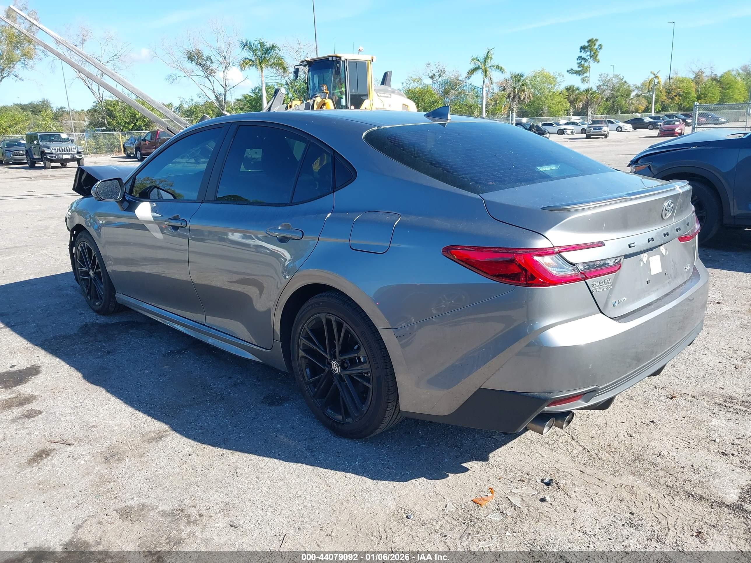 TOYOTA CAMRY image 3