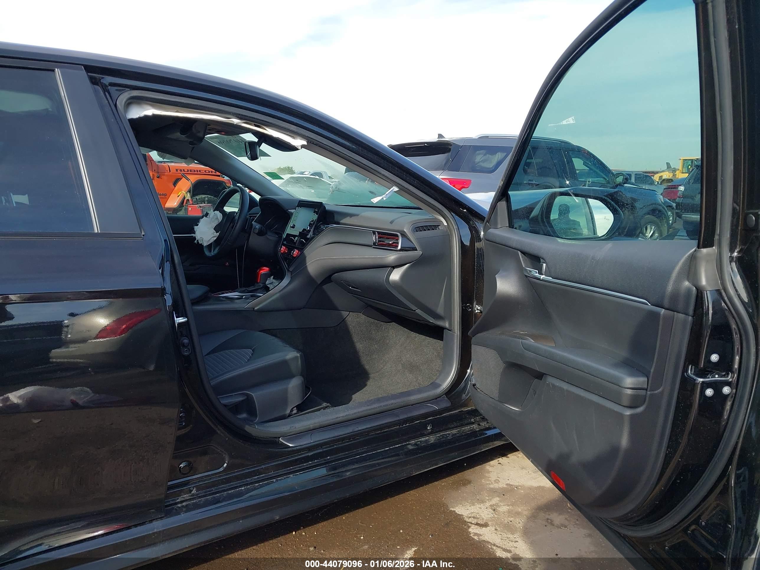 TOYOTA CAMRY image 5