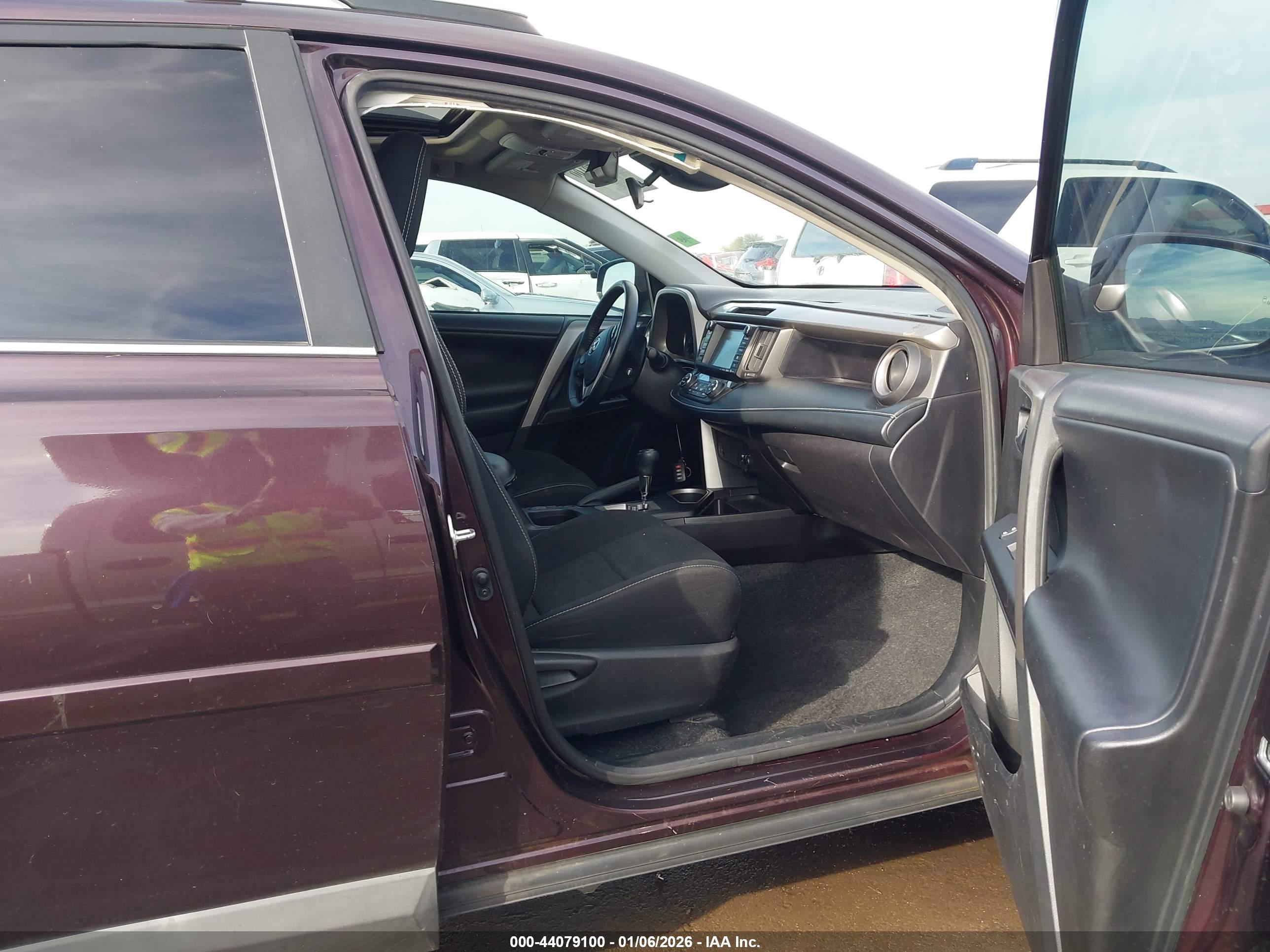TOYOTA RAV4 image 5
