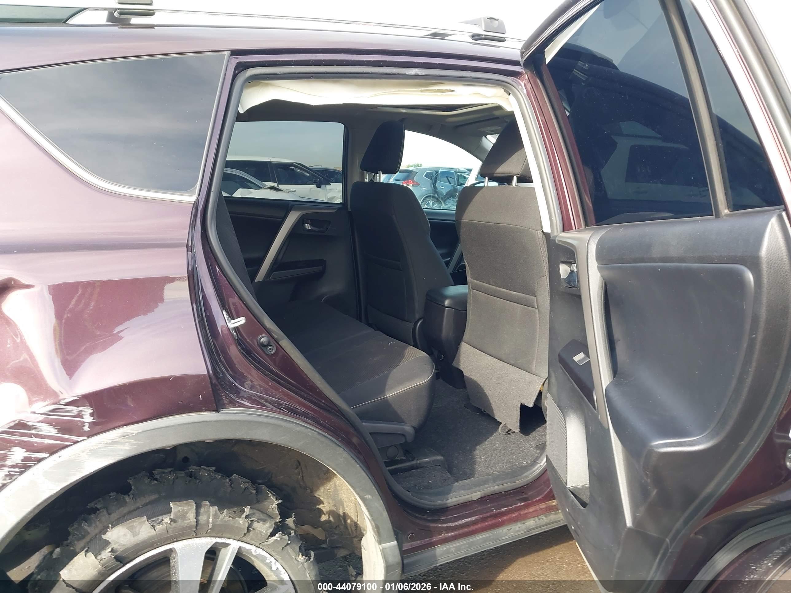 TOYOTA RAV4 image 8