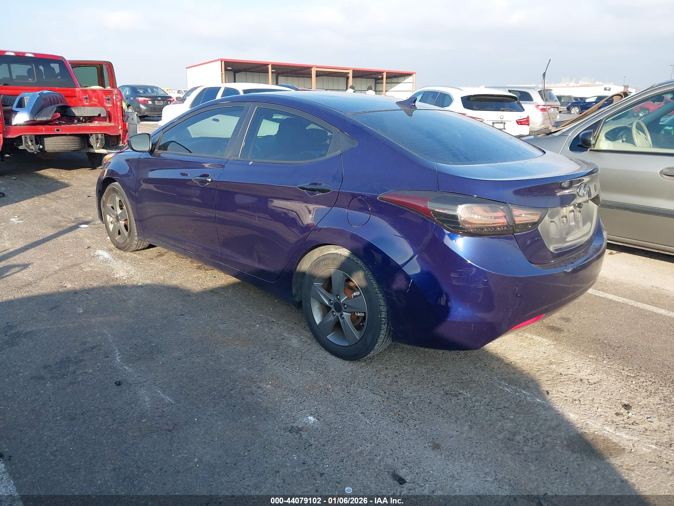 HYUNDAI ELANTRA image 3