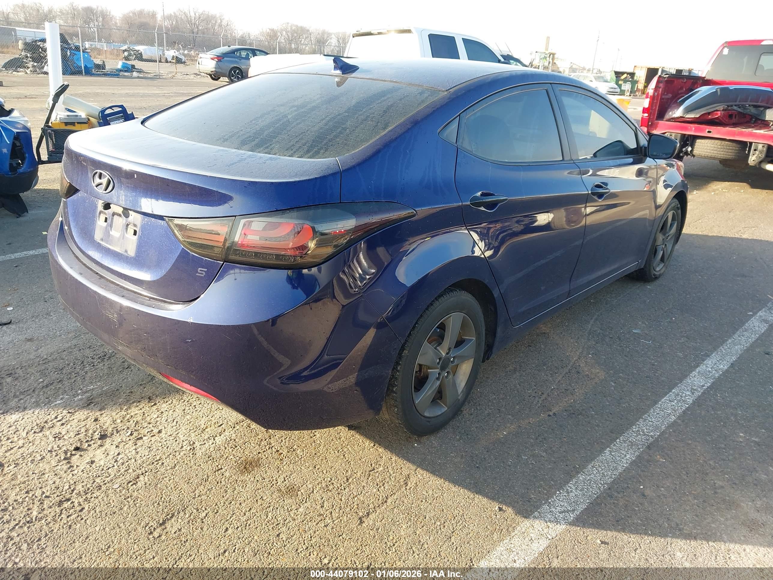HYUNDAI ELANTRA image 4
