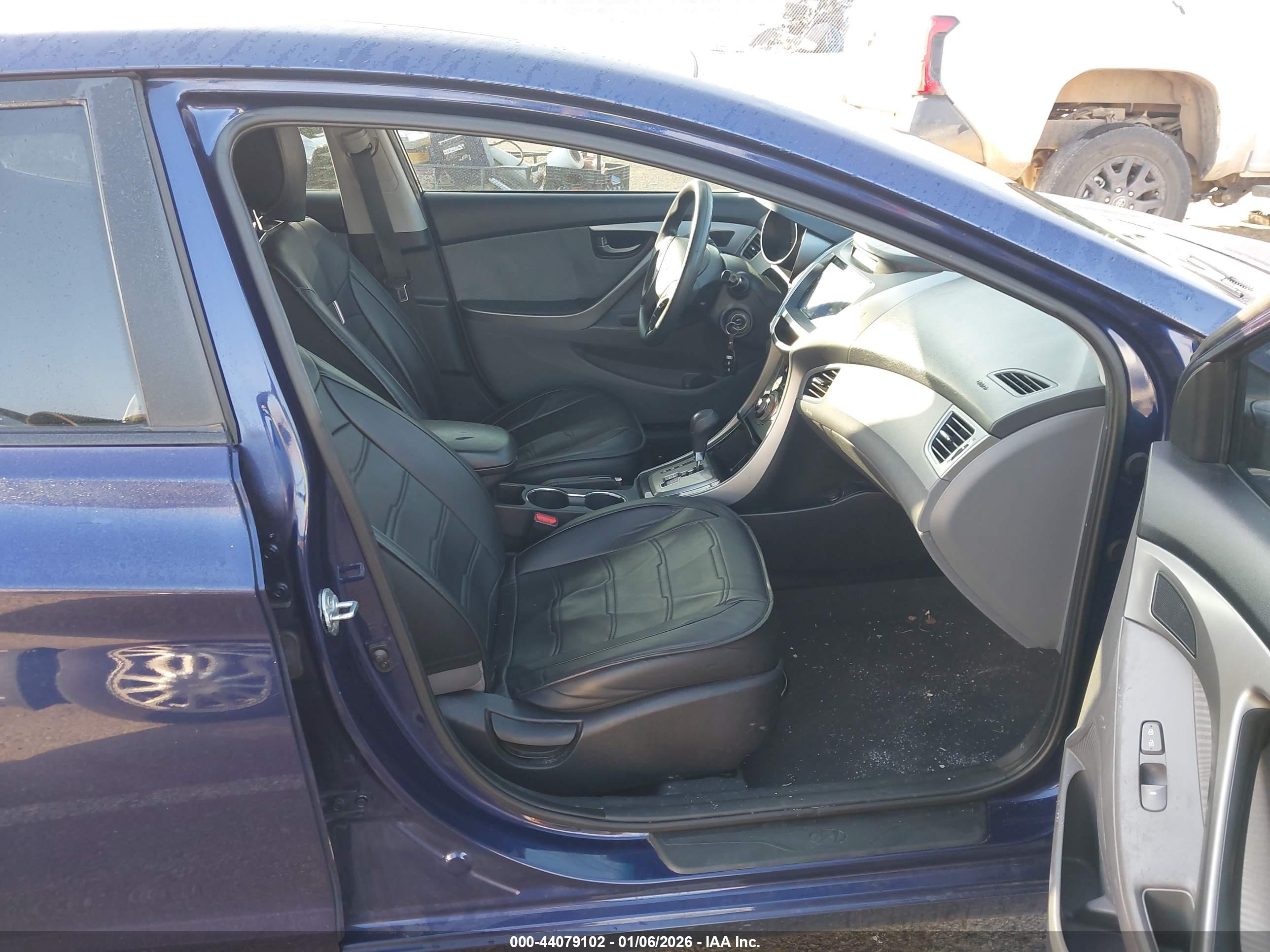 HYUNDAI ELANTRA image 5