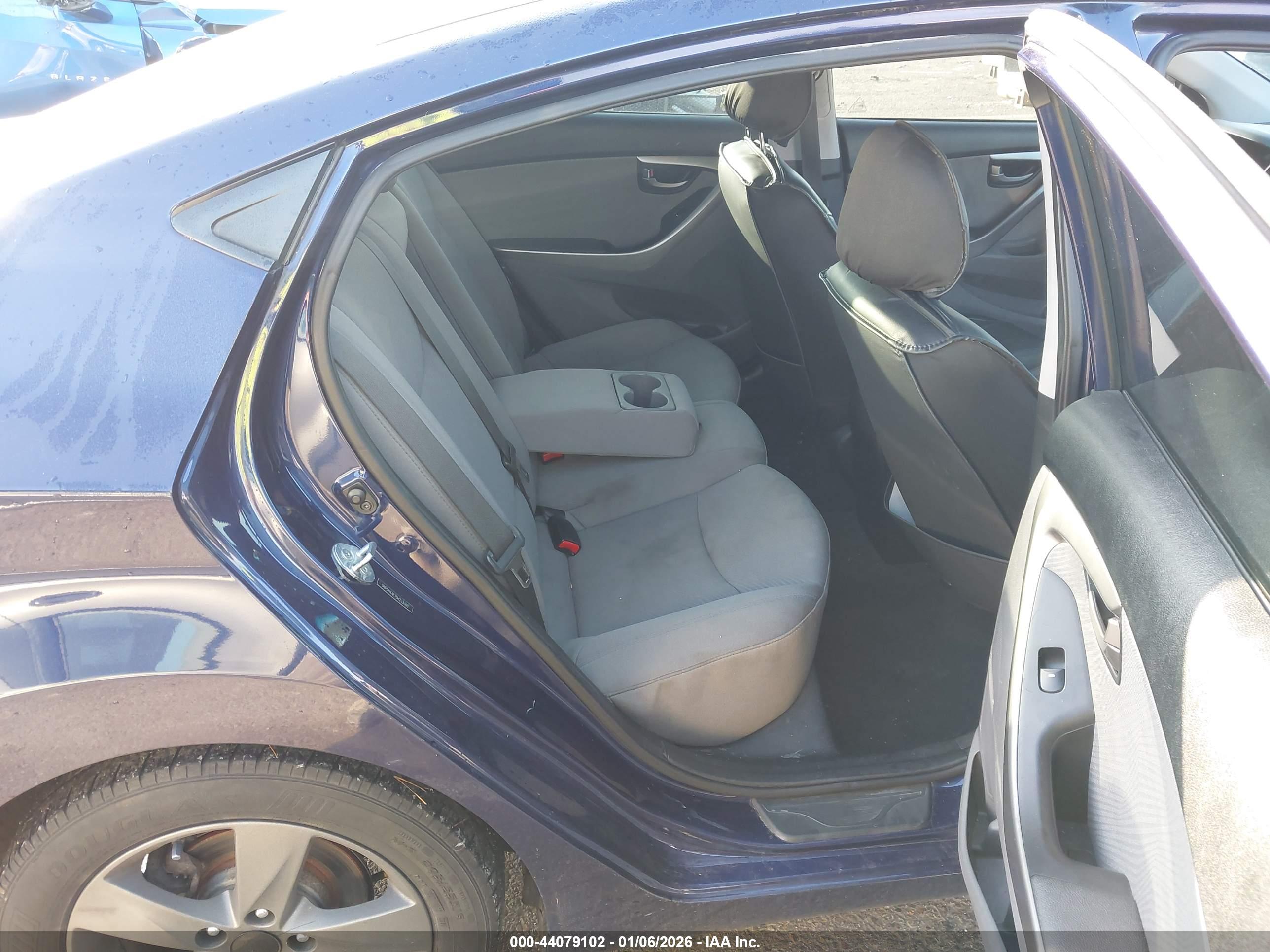 HYUNDAI ELANTRA image 8