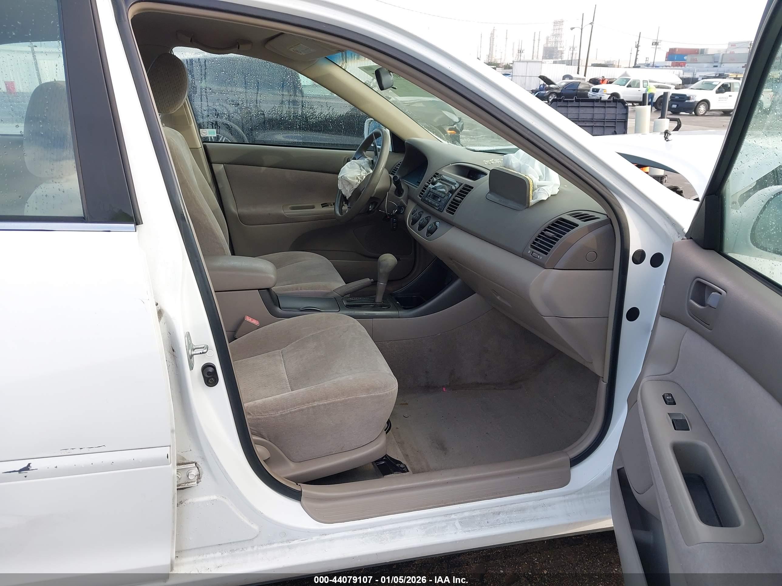TOYOTA CAMRY image 5