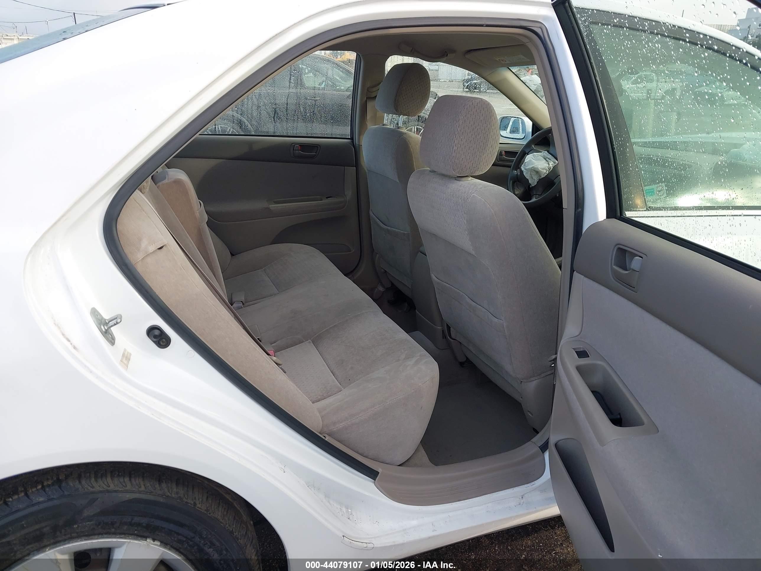 TOYOTA CAMRY image 8