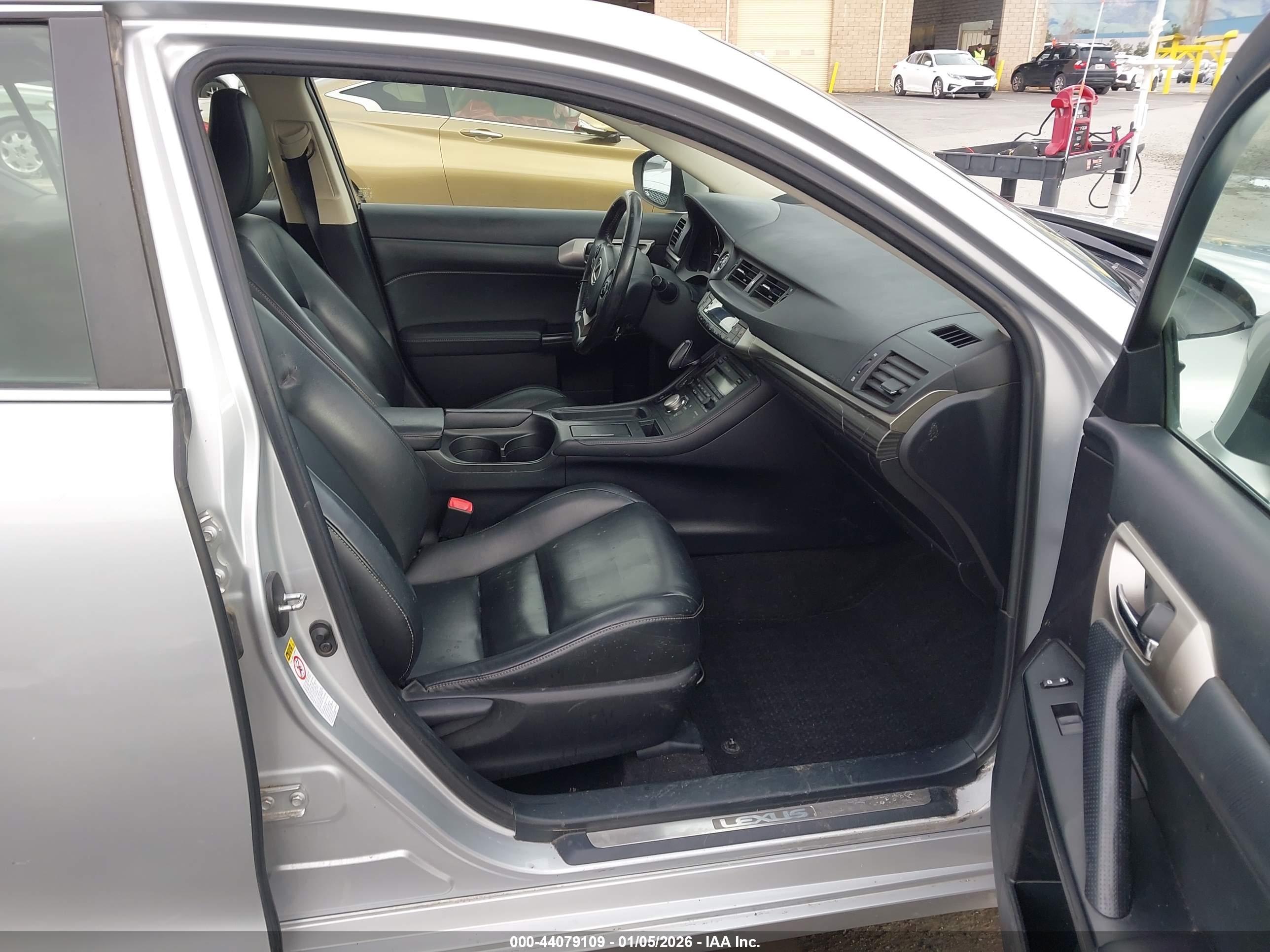 LEXUS CT image 5