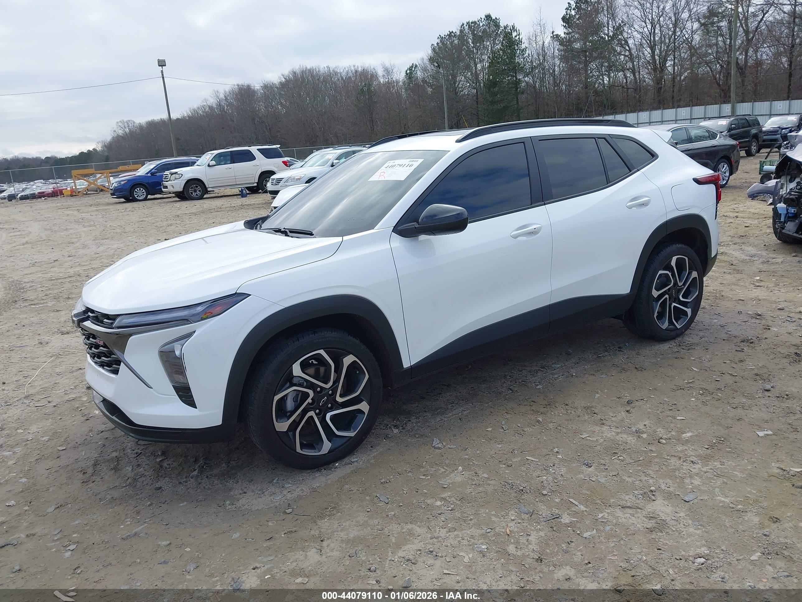 CHEVROLET TRAX image 2