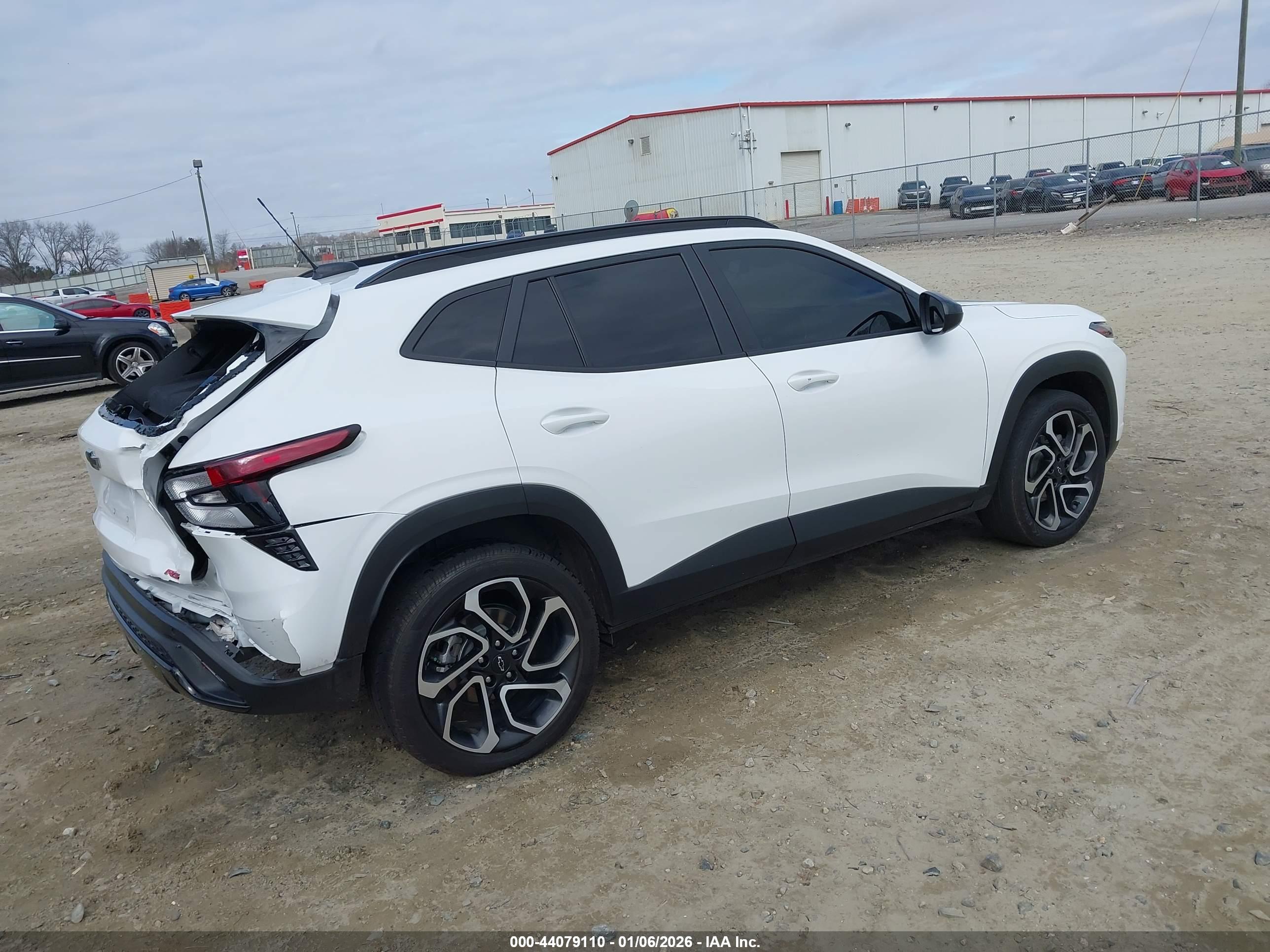 CHEVROLET TRAX image 4