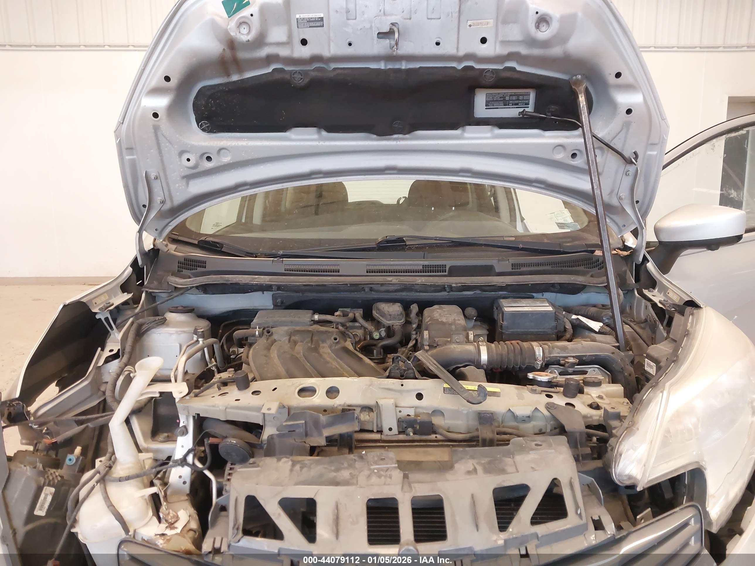 NISSAN VERSA image 10