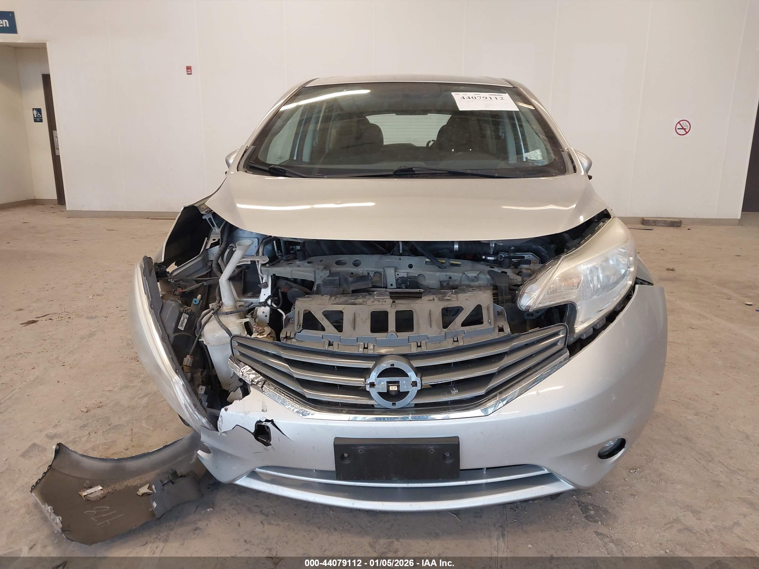 NISSAN VERSA image 6